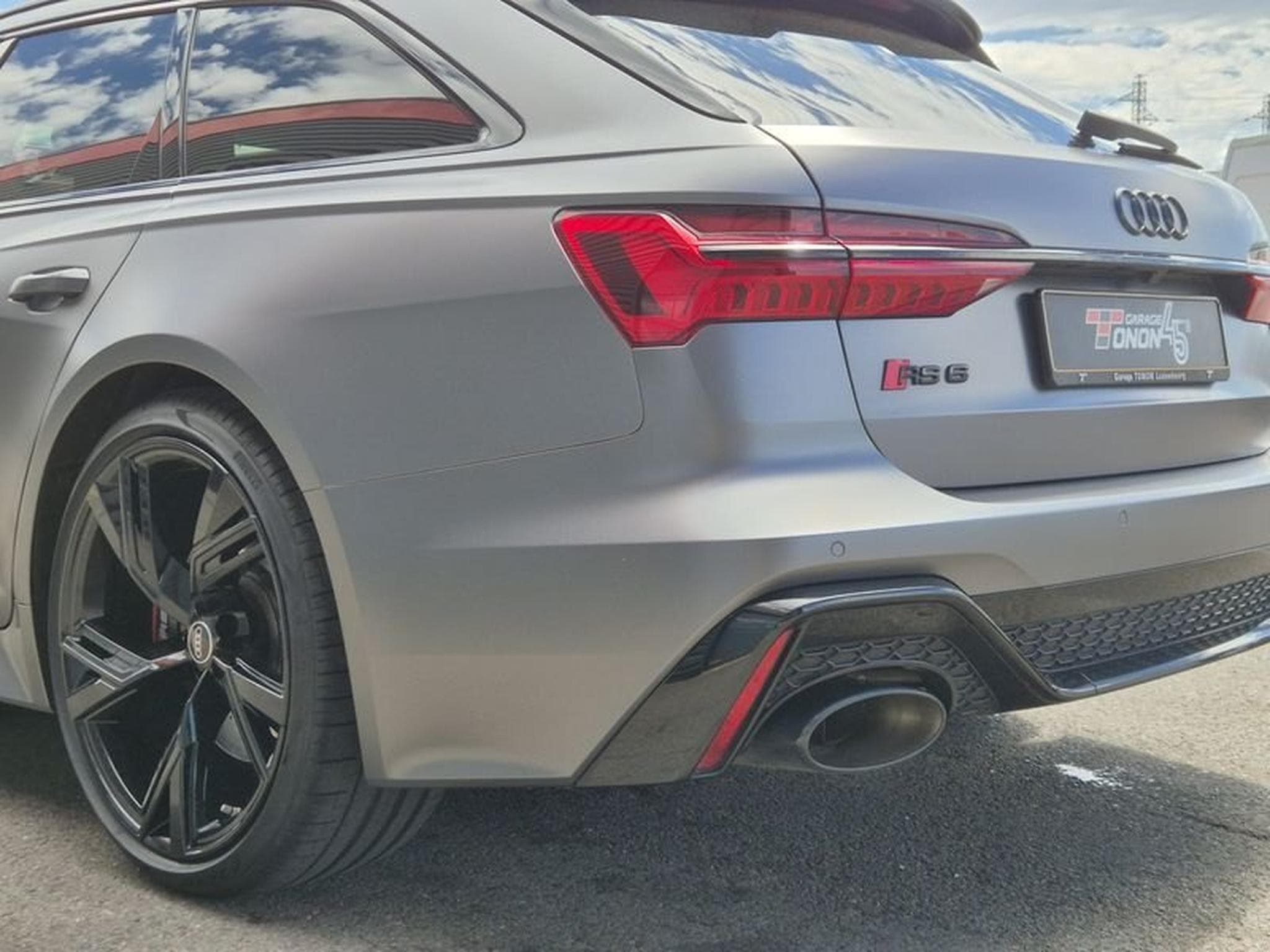 Audi RS6 (2022) - Photo 9