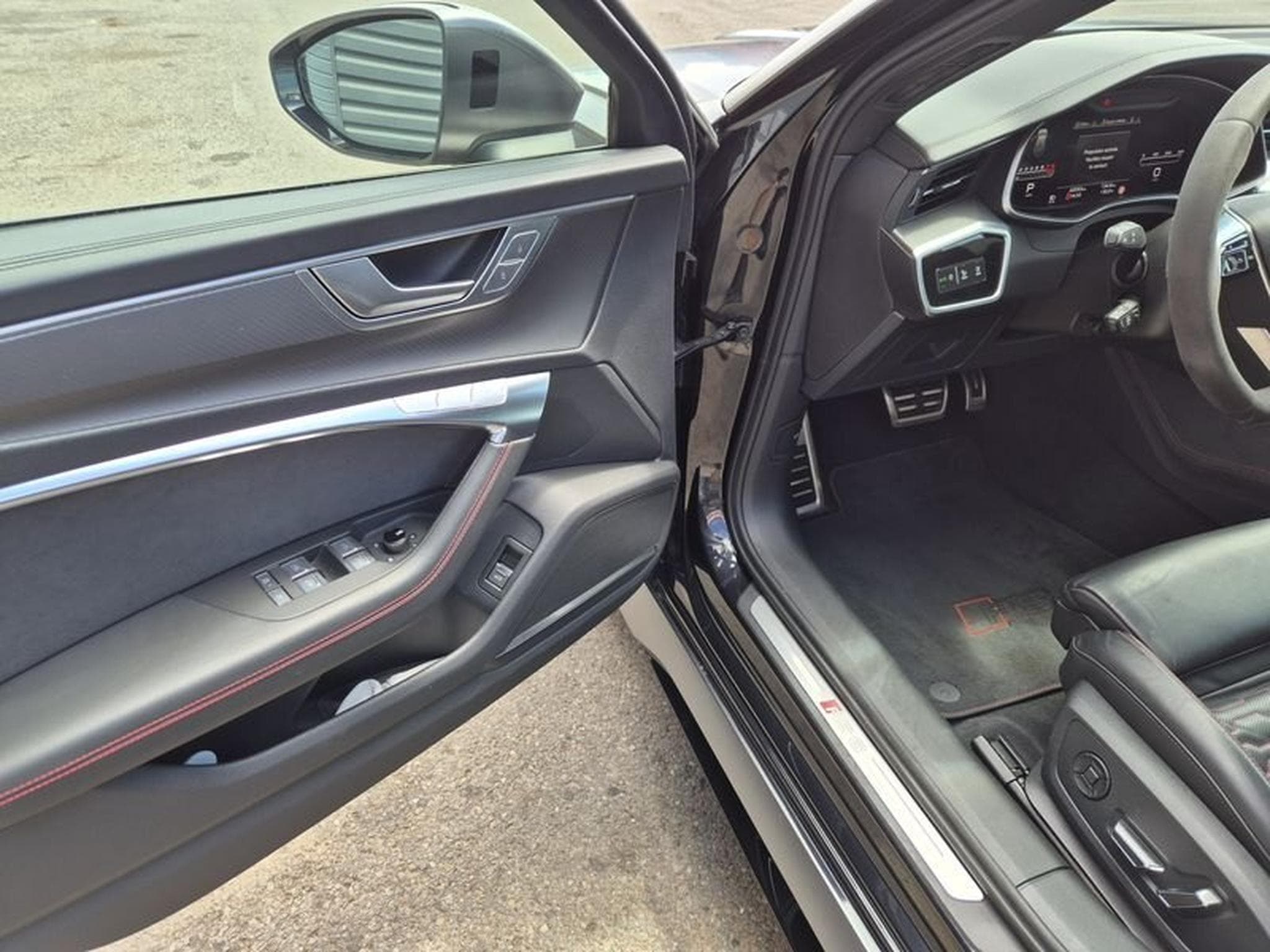 Audi RS6 (2022) - Photo 12