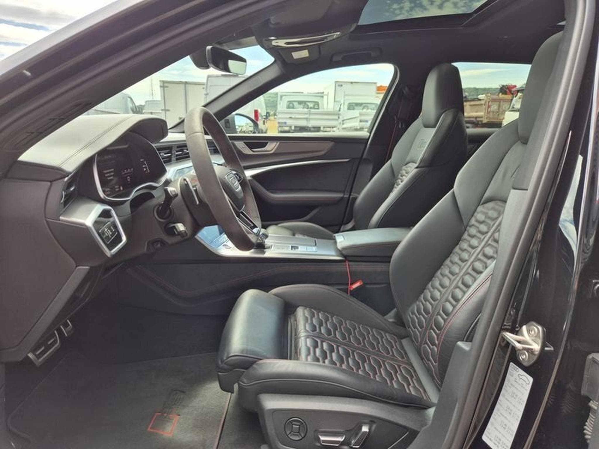 Audi RS6 (2022) - Photo 13