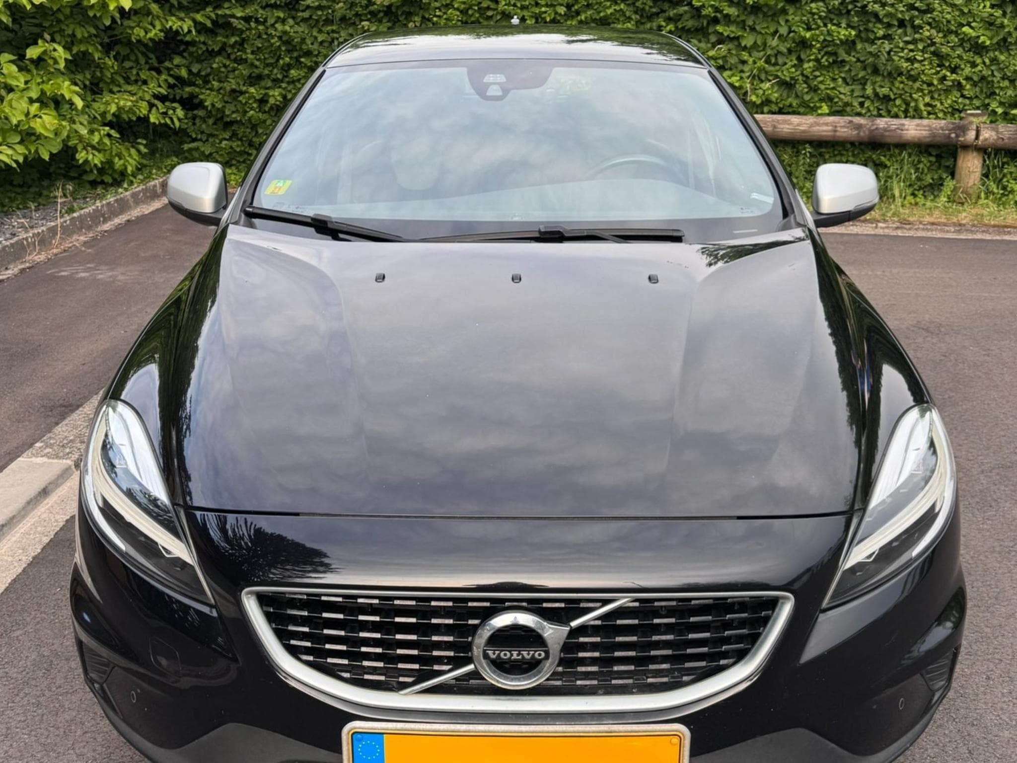 Volvo V40 Sport Edition D3 Geartronic R-Design (2019) - Foto 2