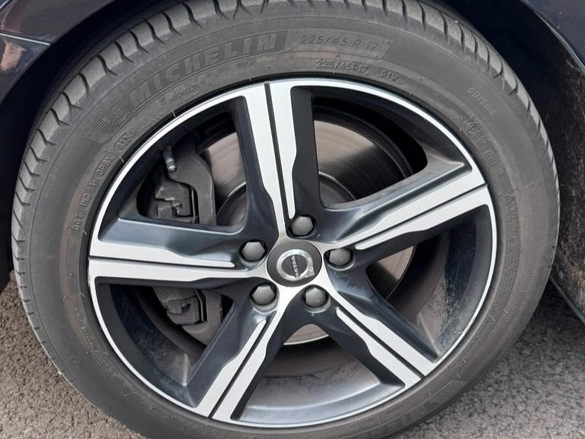 Volvo V40 Sport Edition D3 Geartronic R-Design (2019) - Foto 4