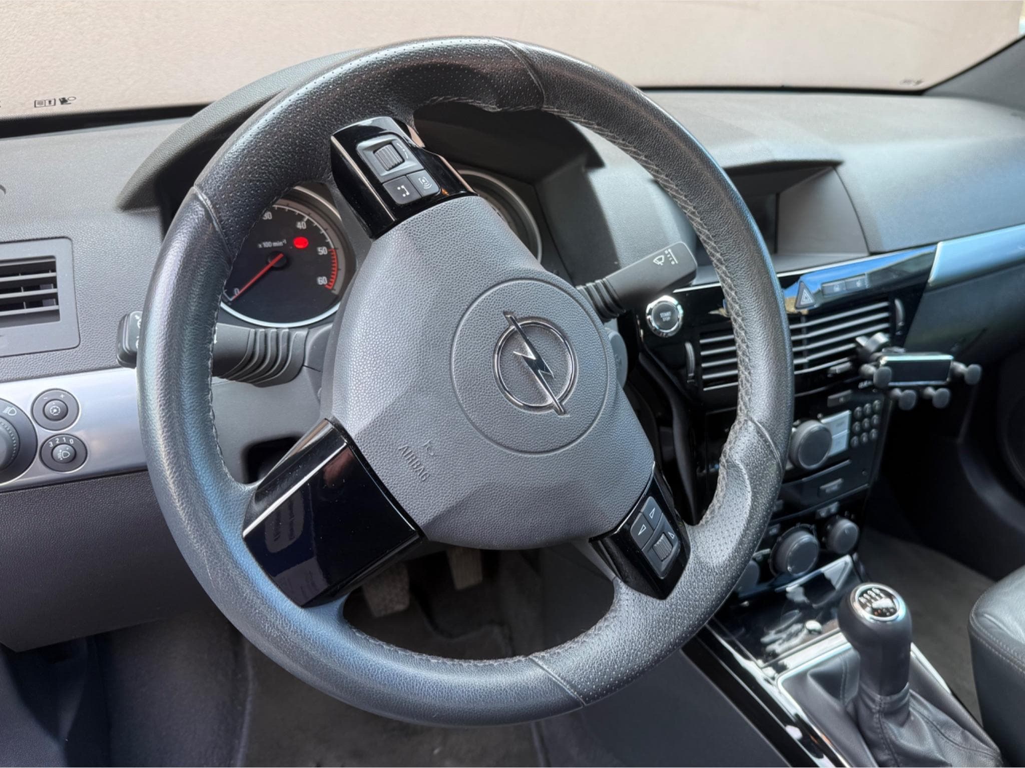 Opel Astra Sport (2008) - Photo 2