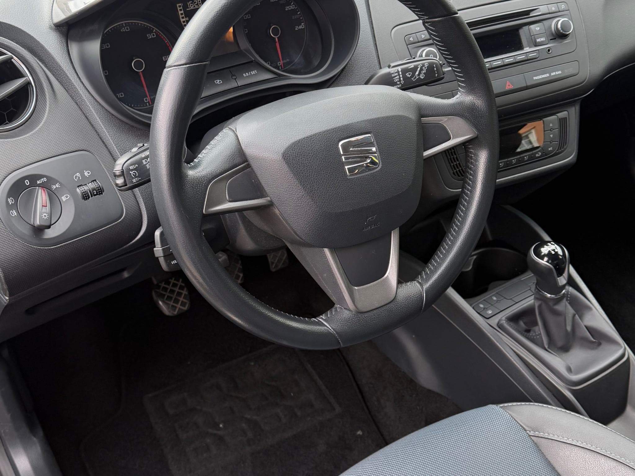 Seat Ibiza I tech tdi (2015) - Photo 9