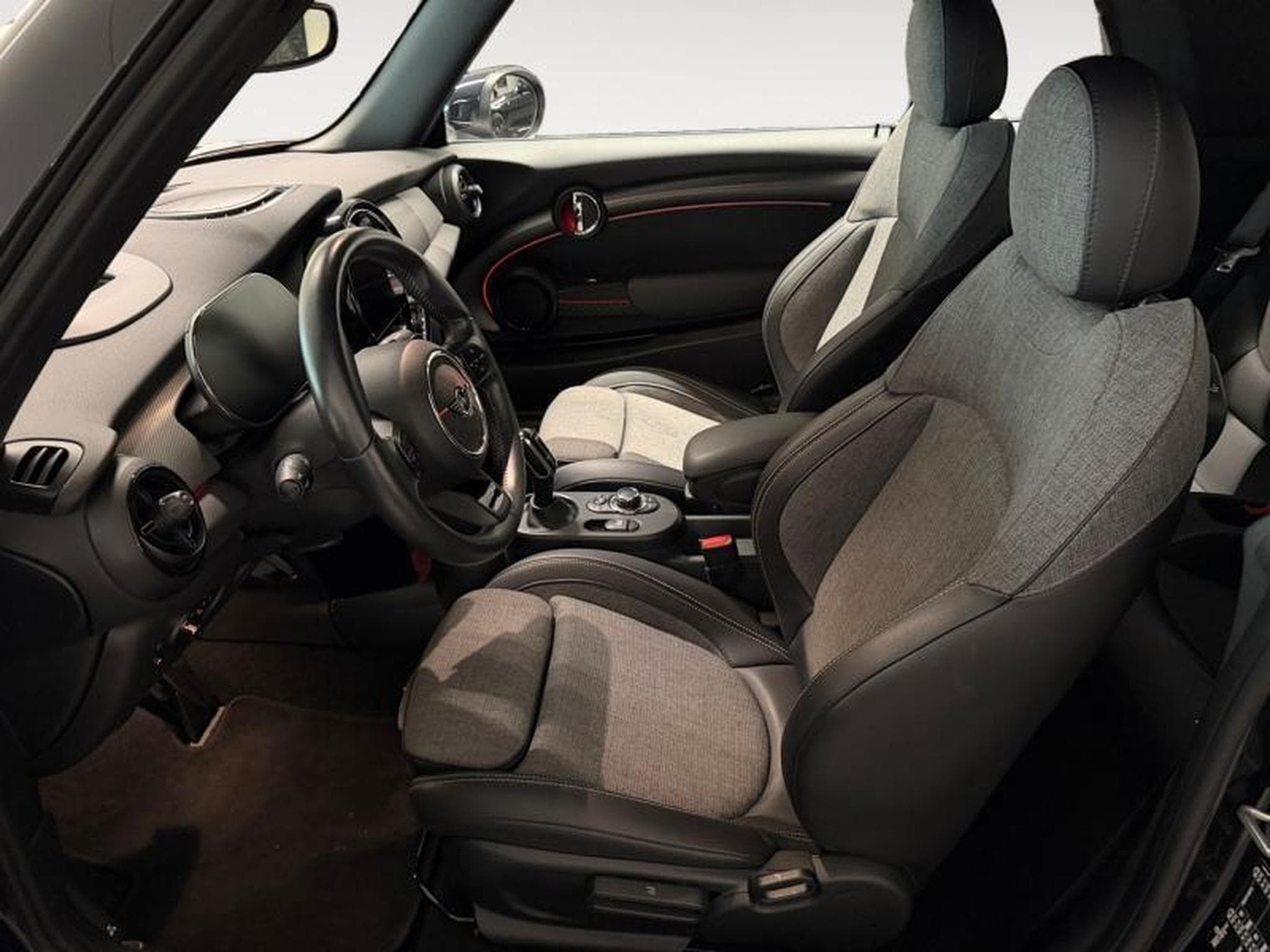 MINI Cooper John Cooper Works (2024) - Photo 6