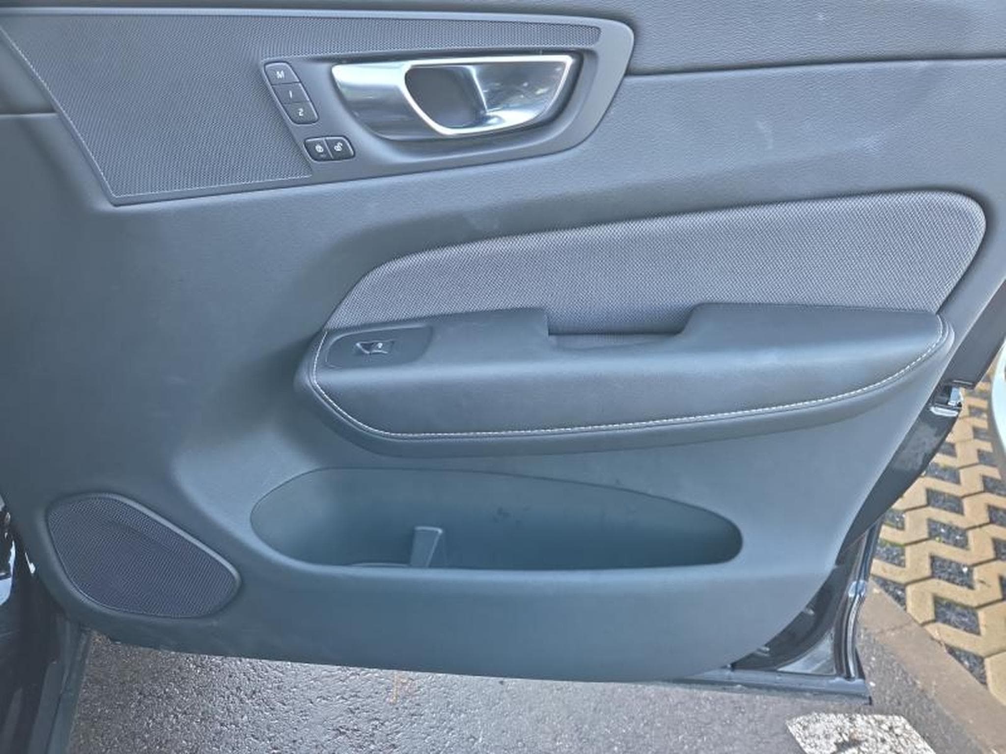 Volvo XC60 B5 Black Edition Plus / Essence (2025) - Photo 21