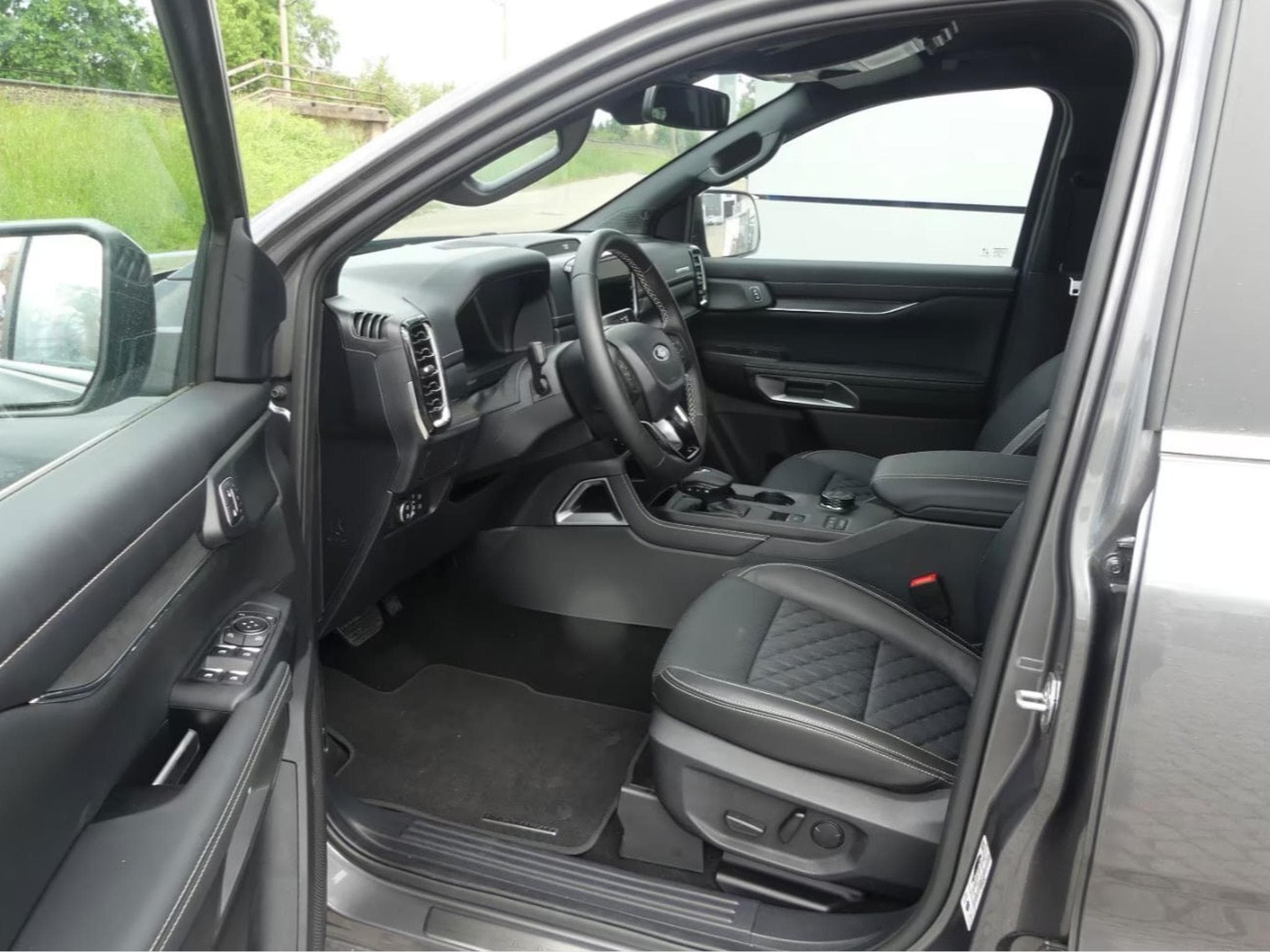 Ford Ranger PLATINIUM V6 3.0 DIESEL (2025) - Photo 3
