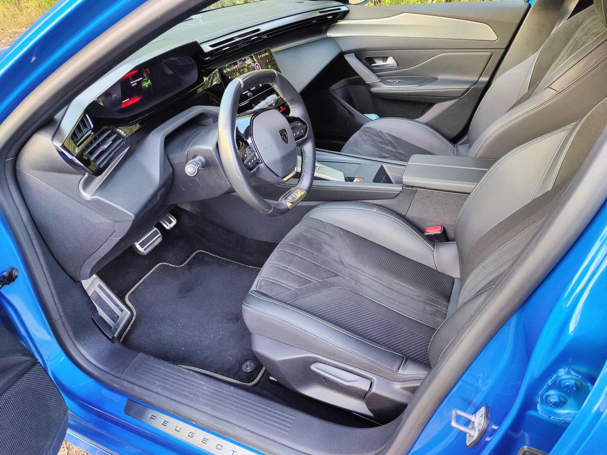 Peugeot 308 130ch GT pack EAT8 / suivi Peugeot (2022) - Photo 3