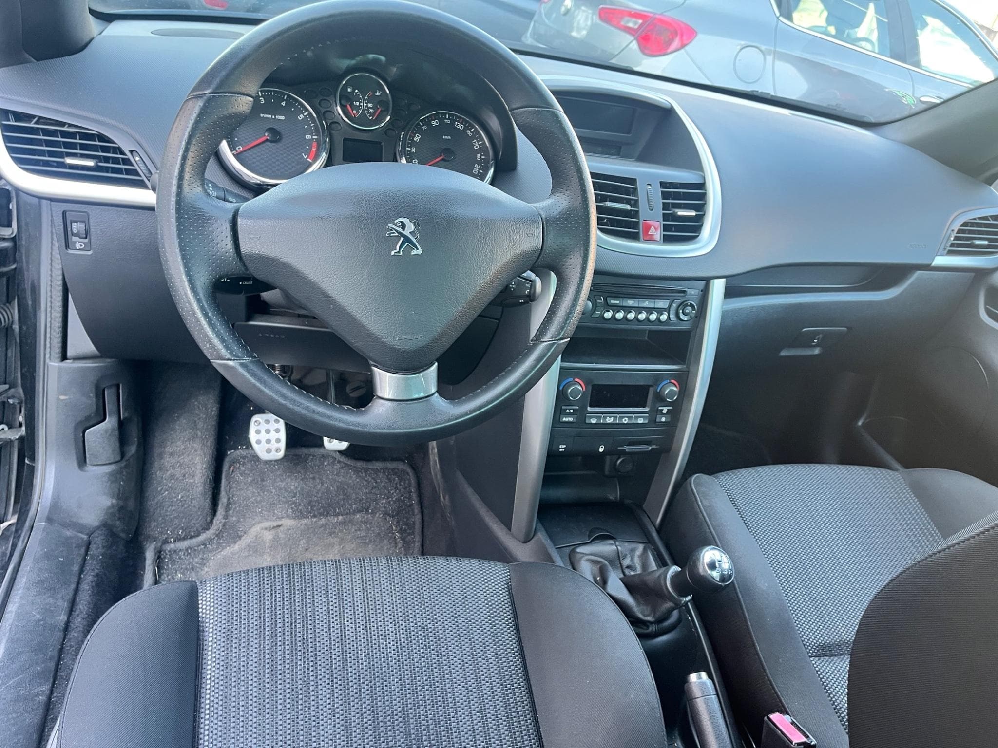 Peugeot 207 Cc 1.6 essence (2013) - Photo 3