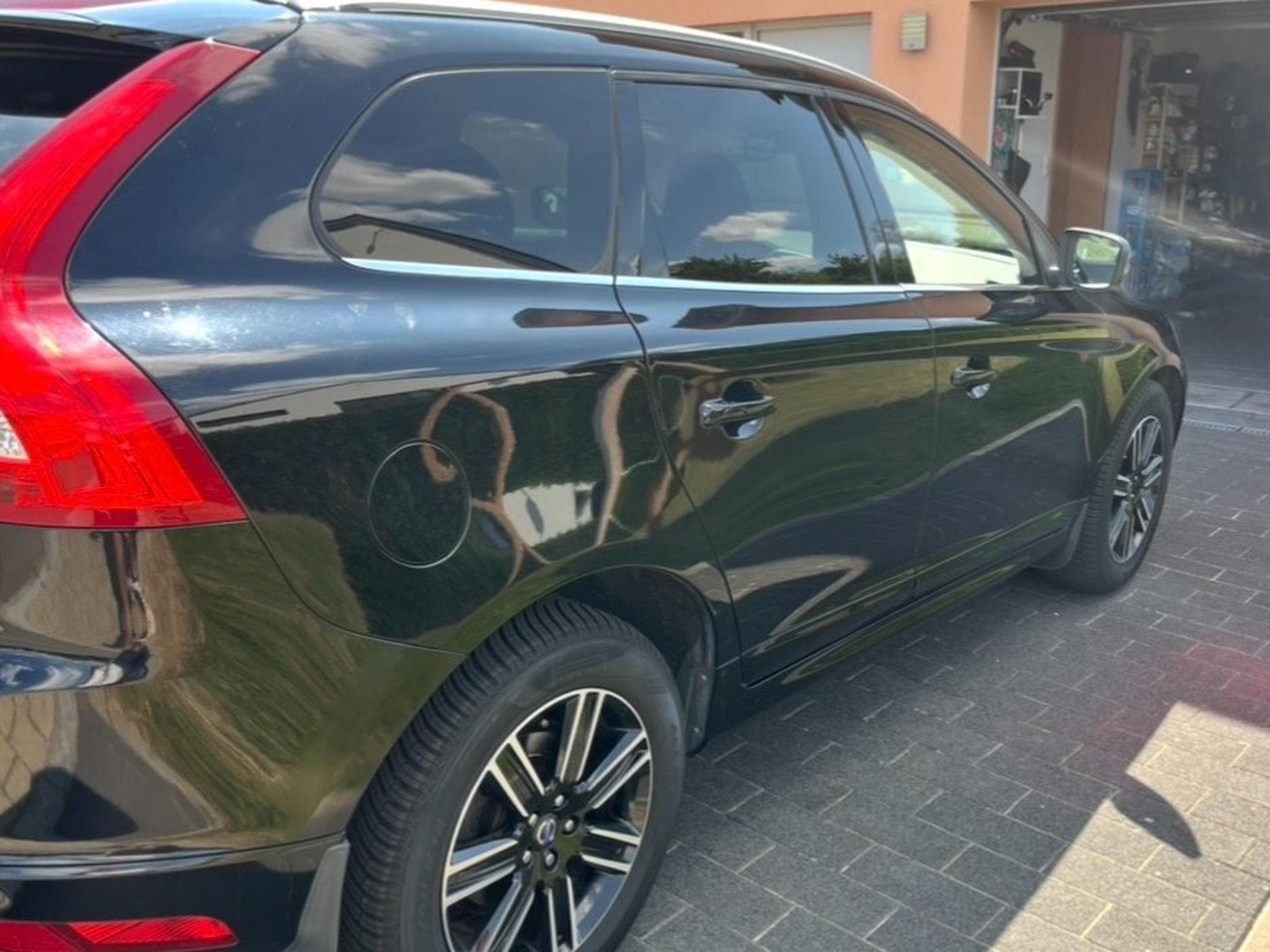 Volvo XC60 Momentum dynamic edition (2017) - Photo 3