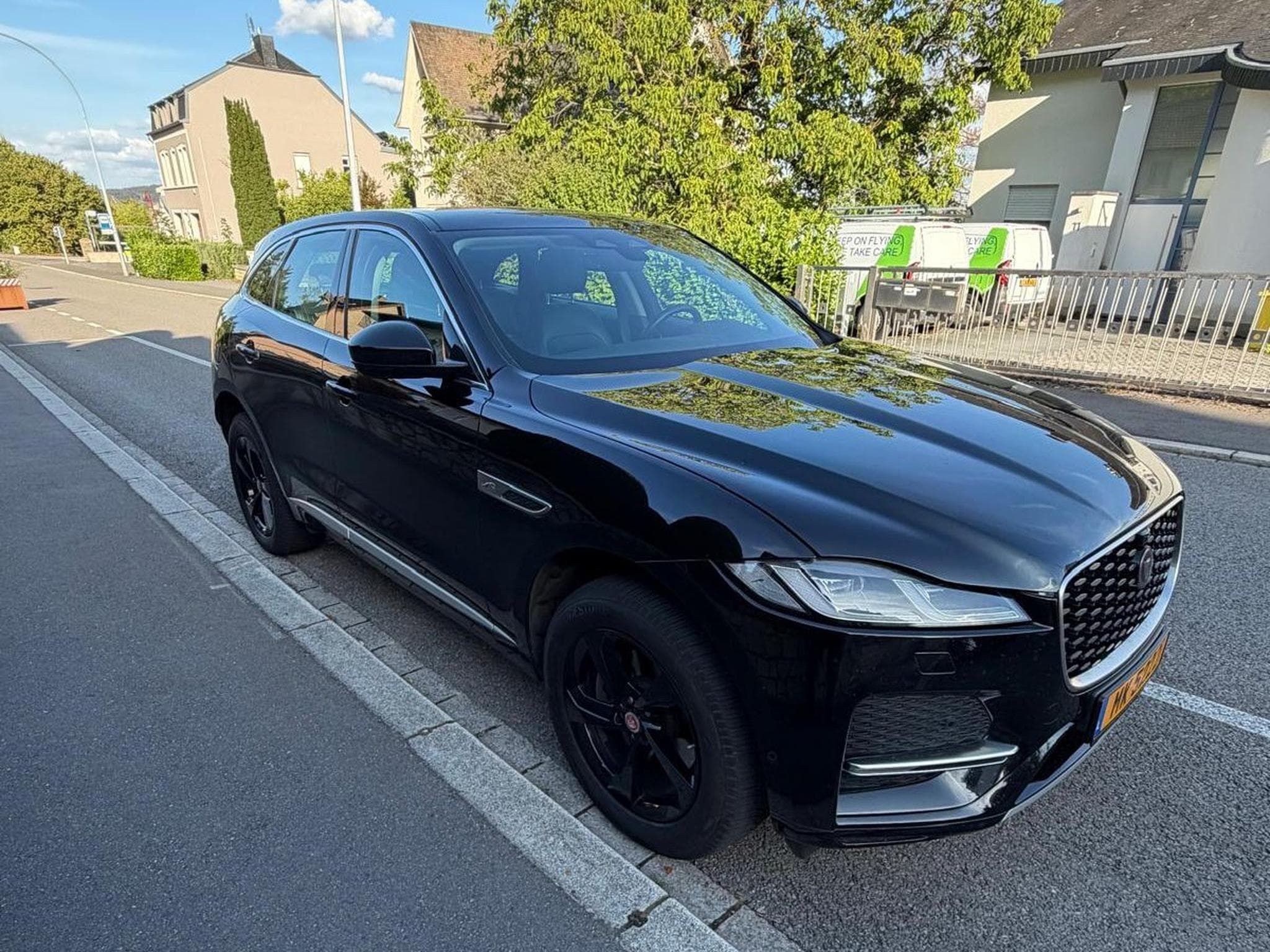 Jaguar F-Pace D165 R-Dynamic S AWD Auto Mild Hybrid (2021) - Photo 3