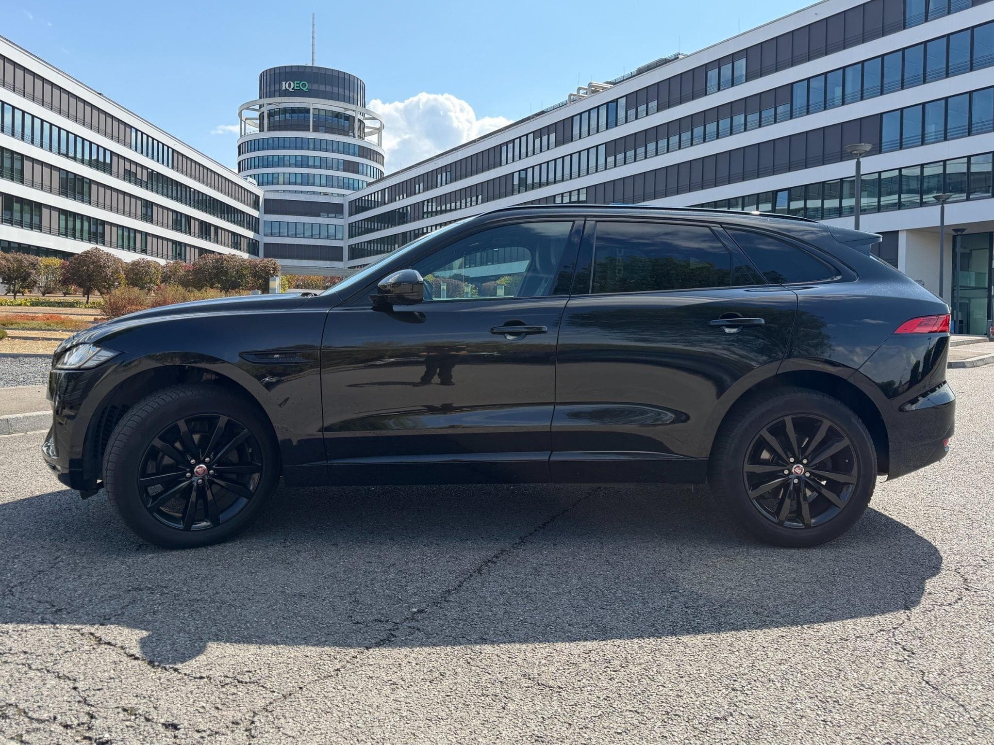 Jaguar F-Pace 25d Chequered Flag AWD (2019) - Photo 3