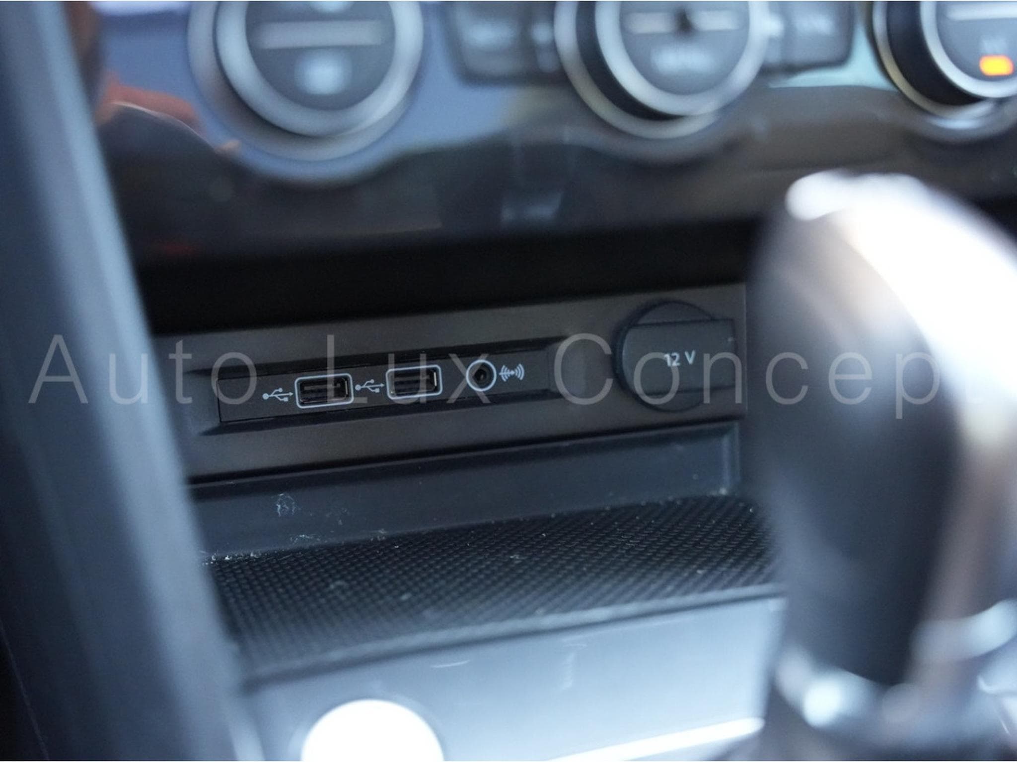 VW Tiguan 2.0 TSI 180 Carat Exclusive 4Motion DSG7 (2018) - Foto 30