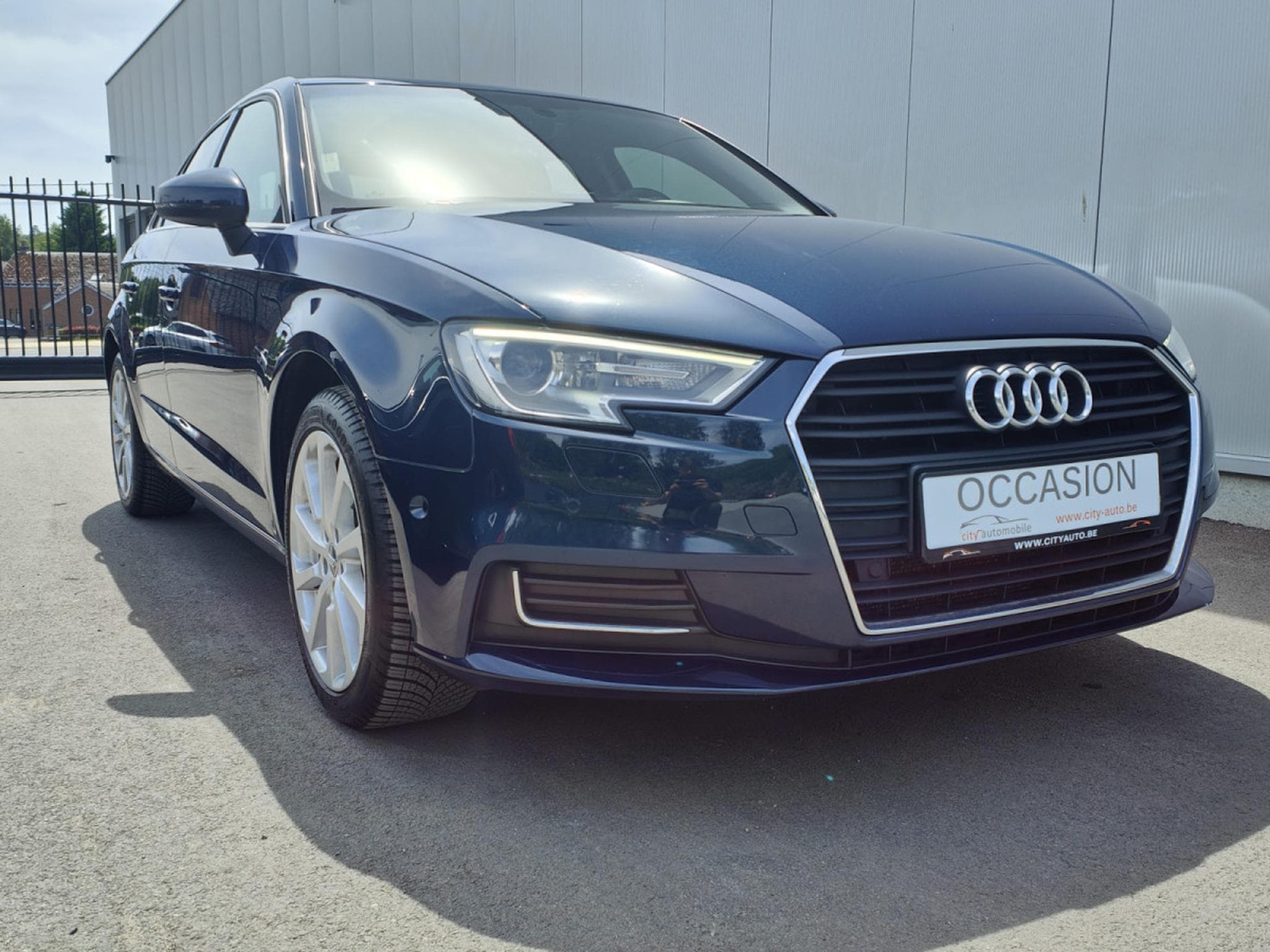 Audi A3 30 TDI AMBITION GPS CARPLAY CLIM AUTO APS AV/AR (2019) - Foto 29