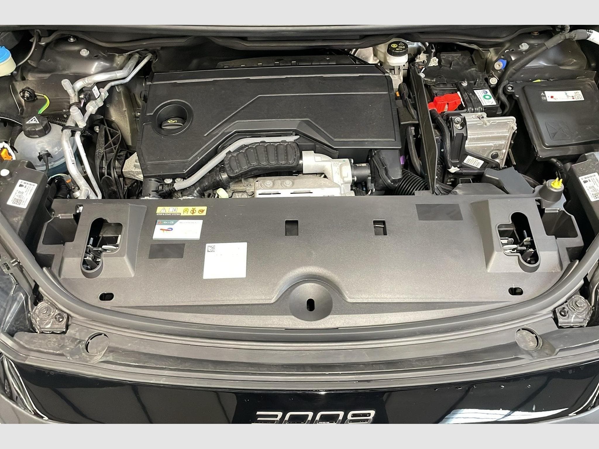 Peugeot 3008 Hybrid 145 e-DCS6 Allure (2025) - Foto 20