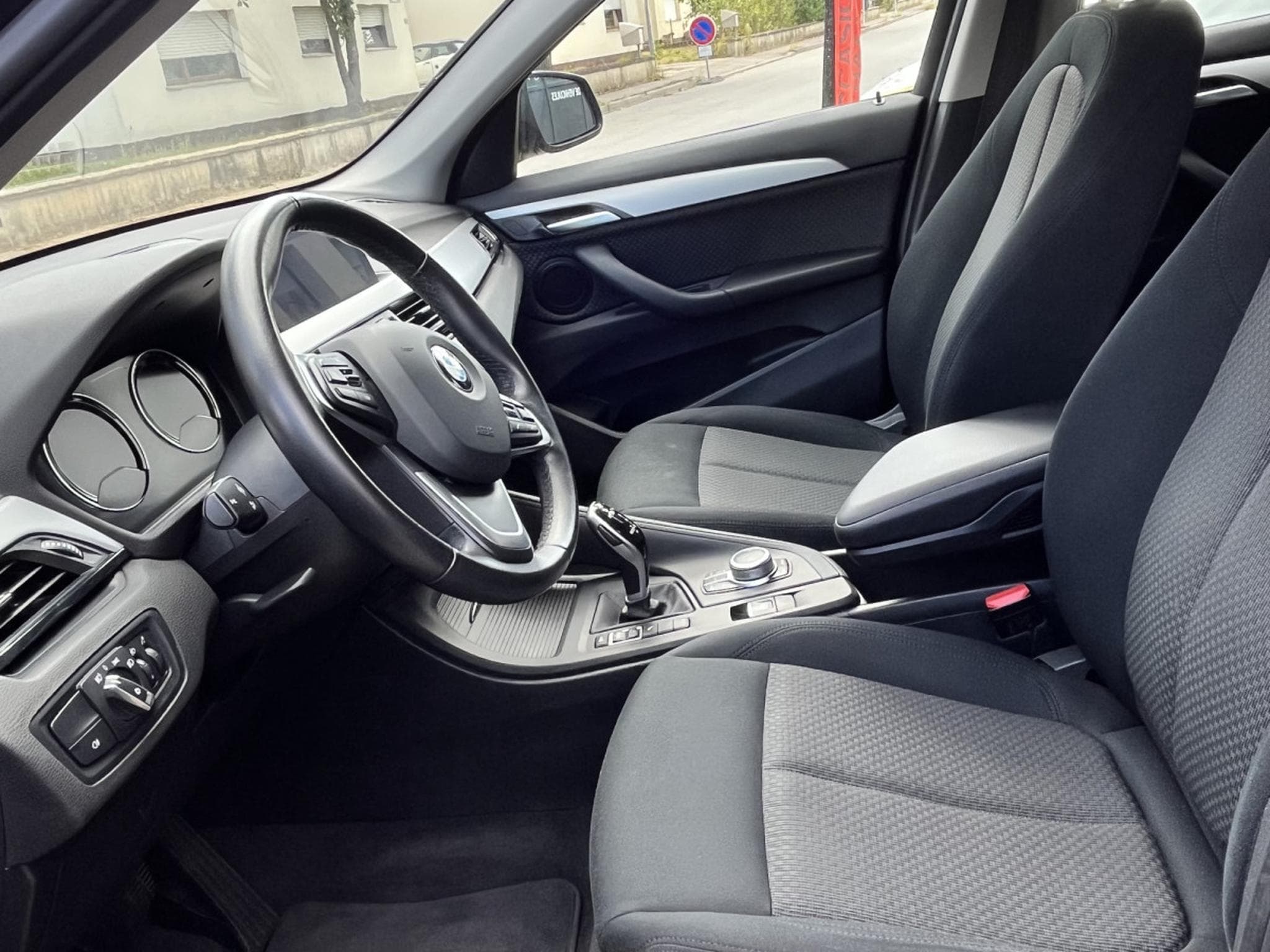 BMW X1 18d 150 auto (2021) - Photo 8