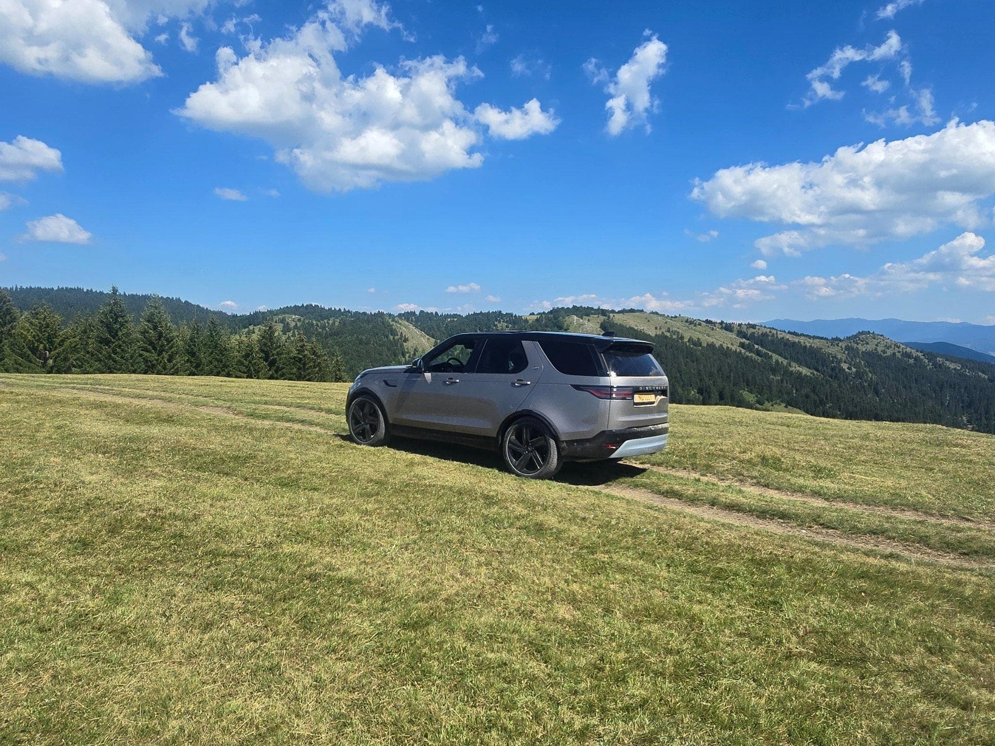 Land-Rover Discovery R Dynamic (2022) - Photo 2