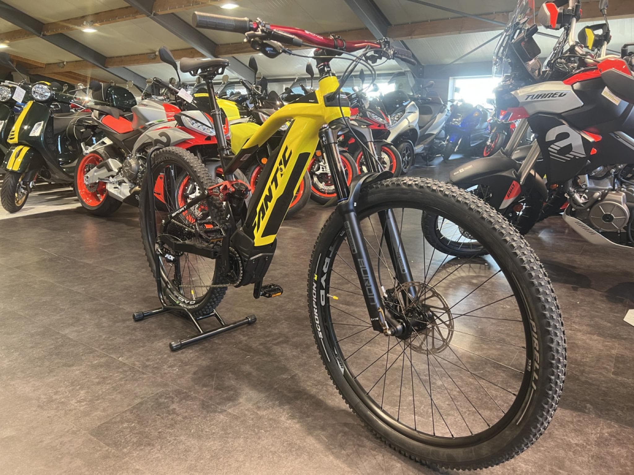 Fantic XTF 1.5 SPORT M ALU BROSE 90 Nm, taille S 630 Wh, 12 V, 29''-29 (2026) - Photo 12