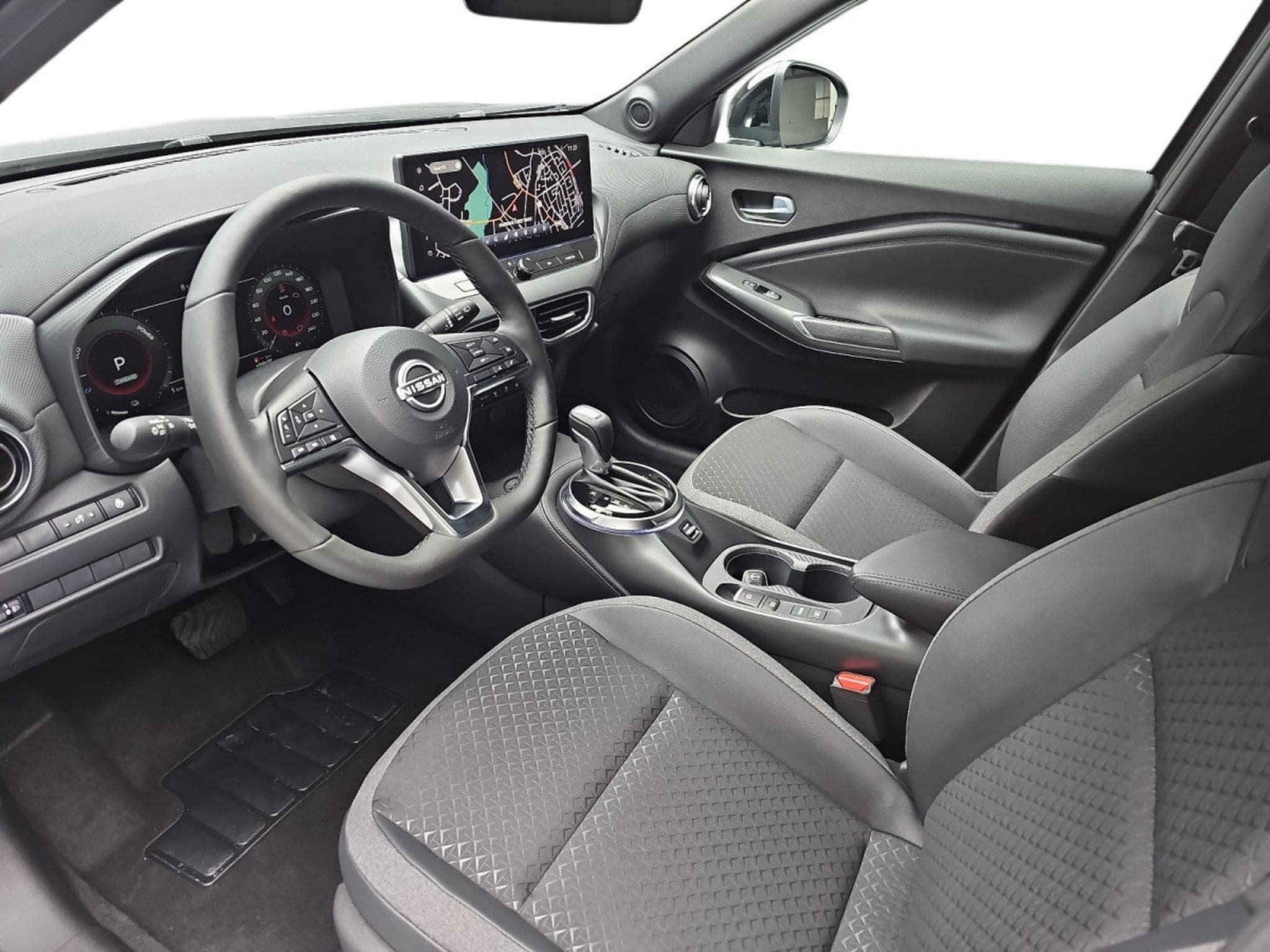 Nissan Juke 1.6 Hybrid 143 Auto N-Connecta (2026) - Photo 17