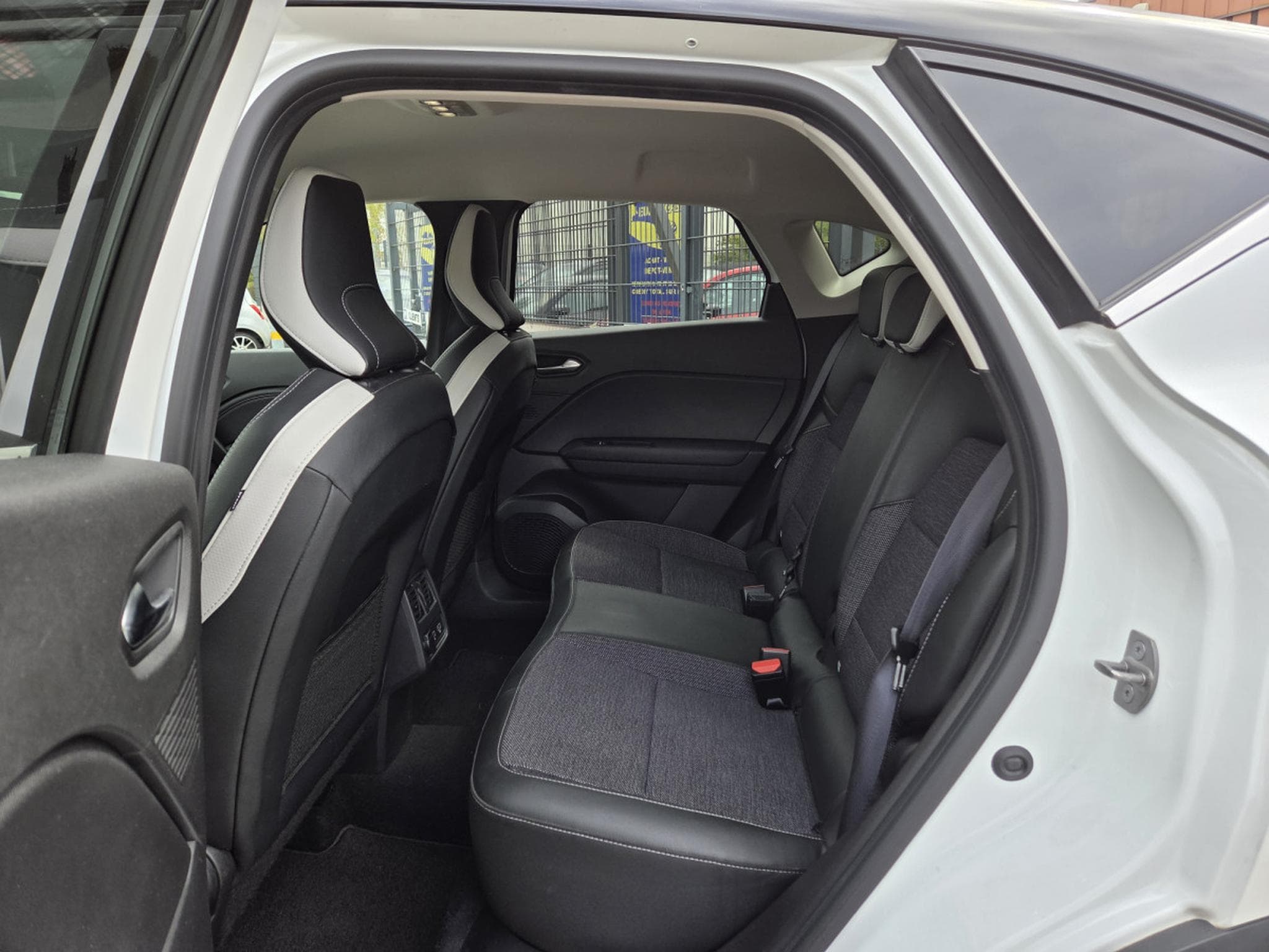 Renault Captur TCE 91CV BVM6 (2023) - Photo 16