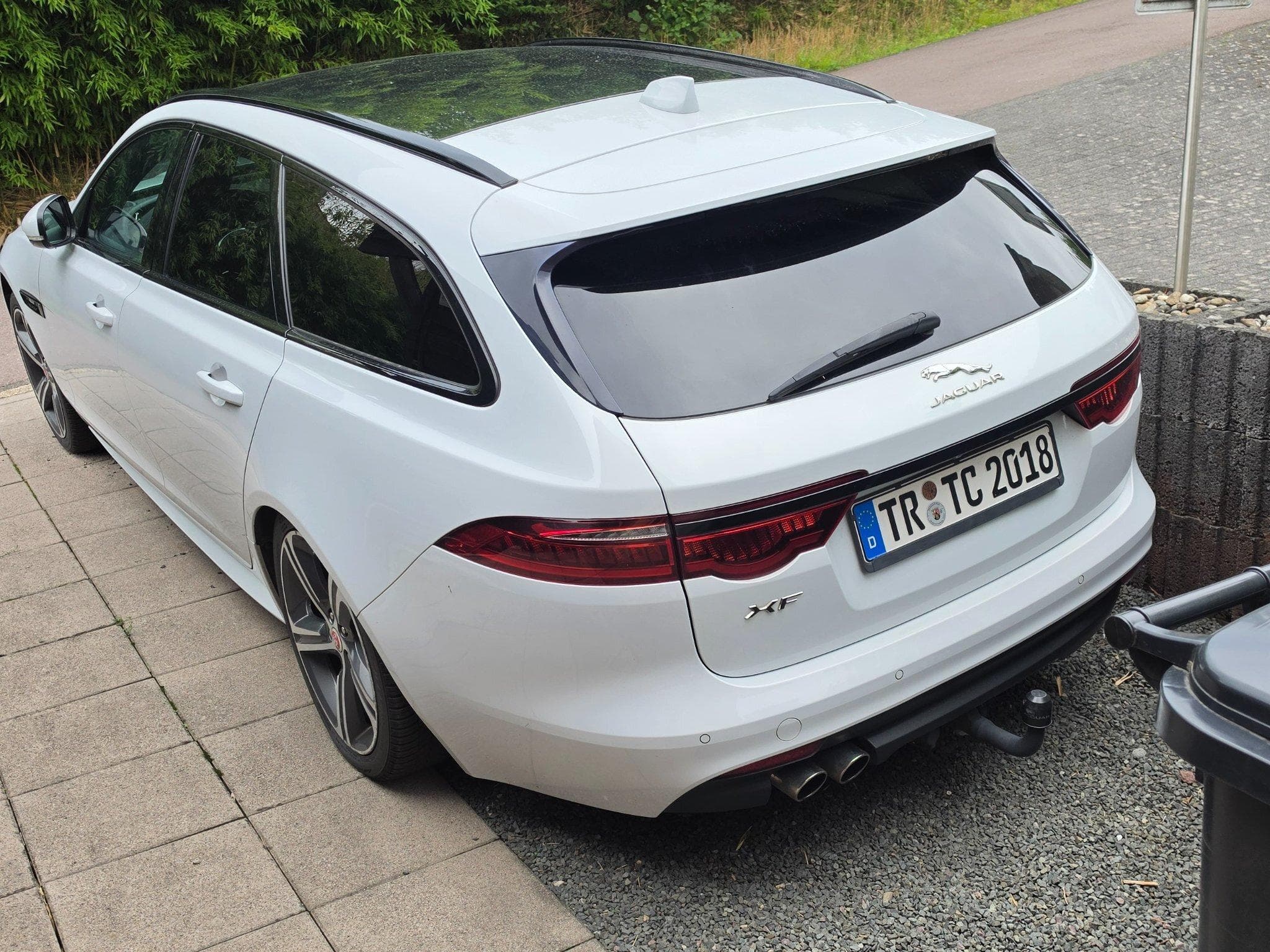Jaguar XFR-S R-Sport (2018) - Photo 5