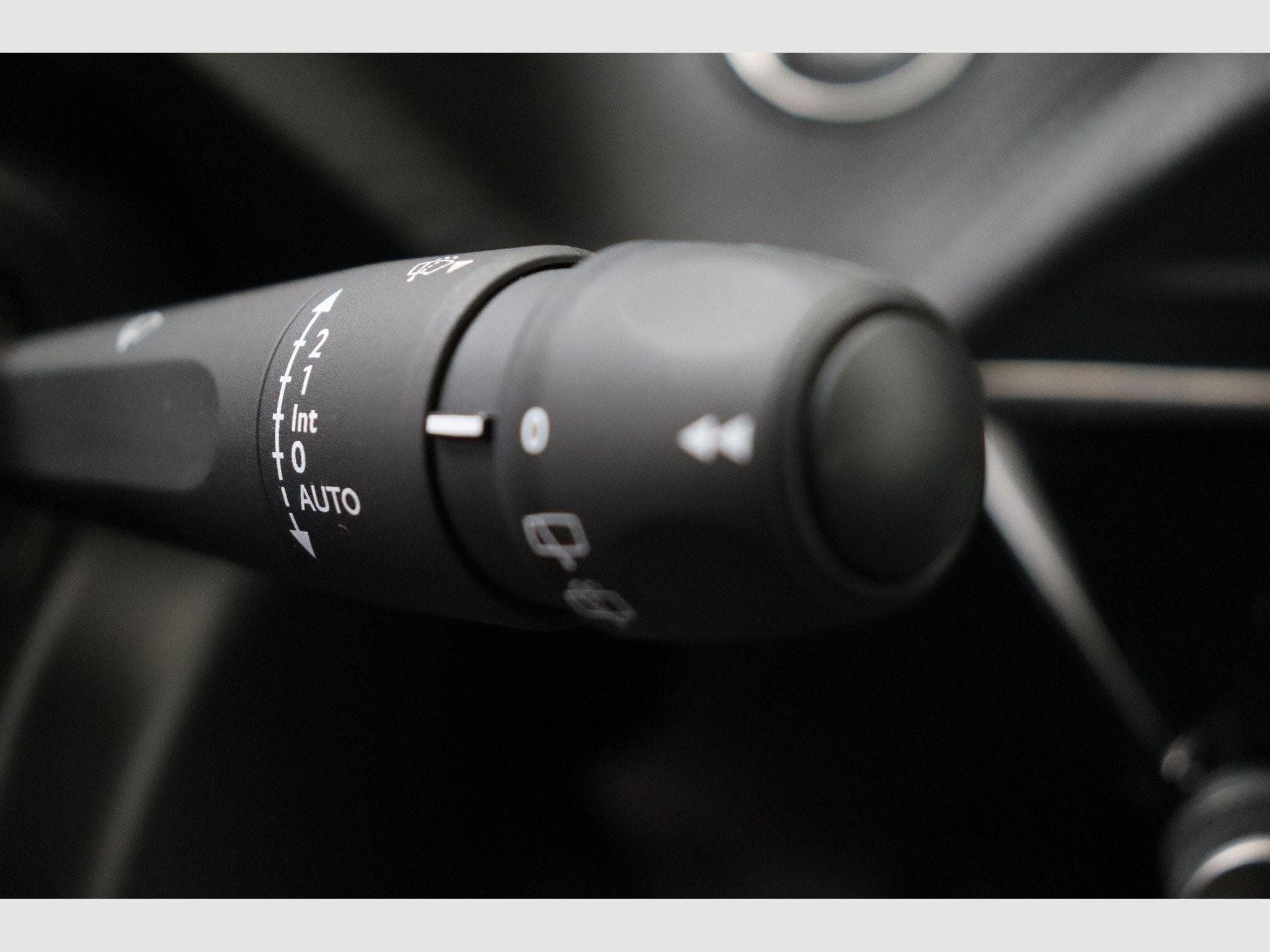 Peugeot 2008 Turbo 100 ch BVM6 Allure (2026) - Photo 20