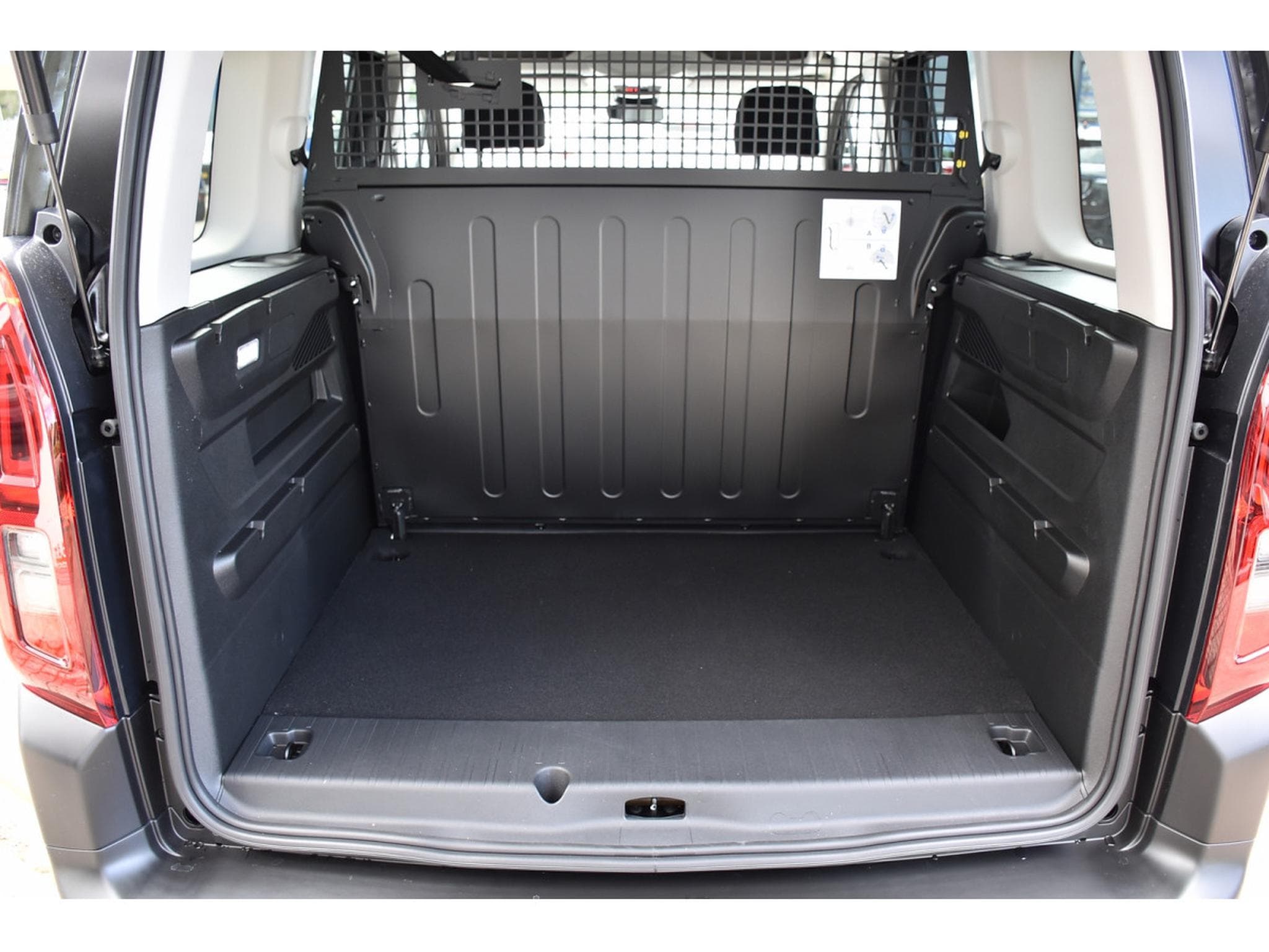 Citroën Berlingo 1.5 BlueHDI 130 EAT8 5 Pl. REGUL SMARTPHONE LED NEUF (2026) - Photo 20
