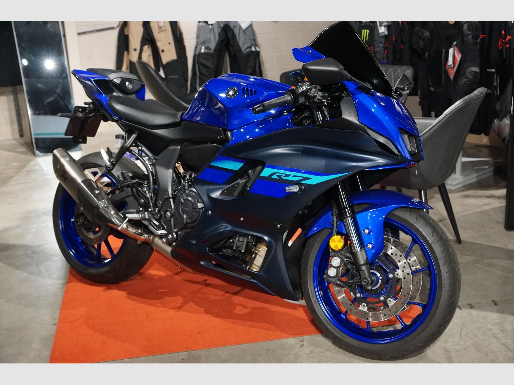 Yamaha R7 (2024) - Photo 1
