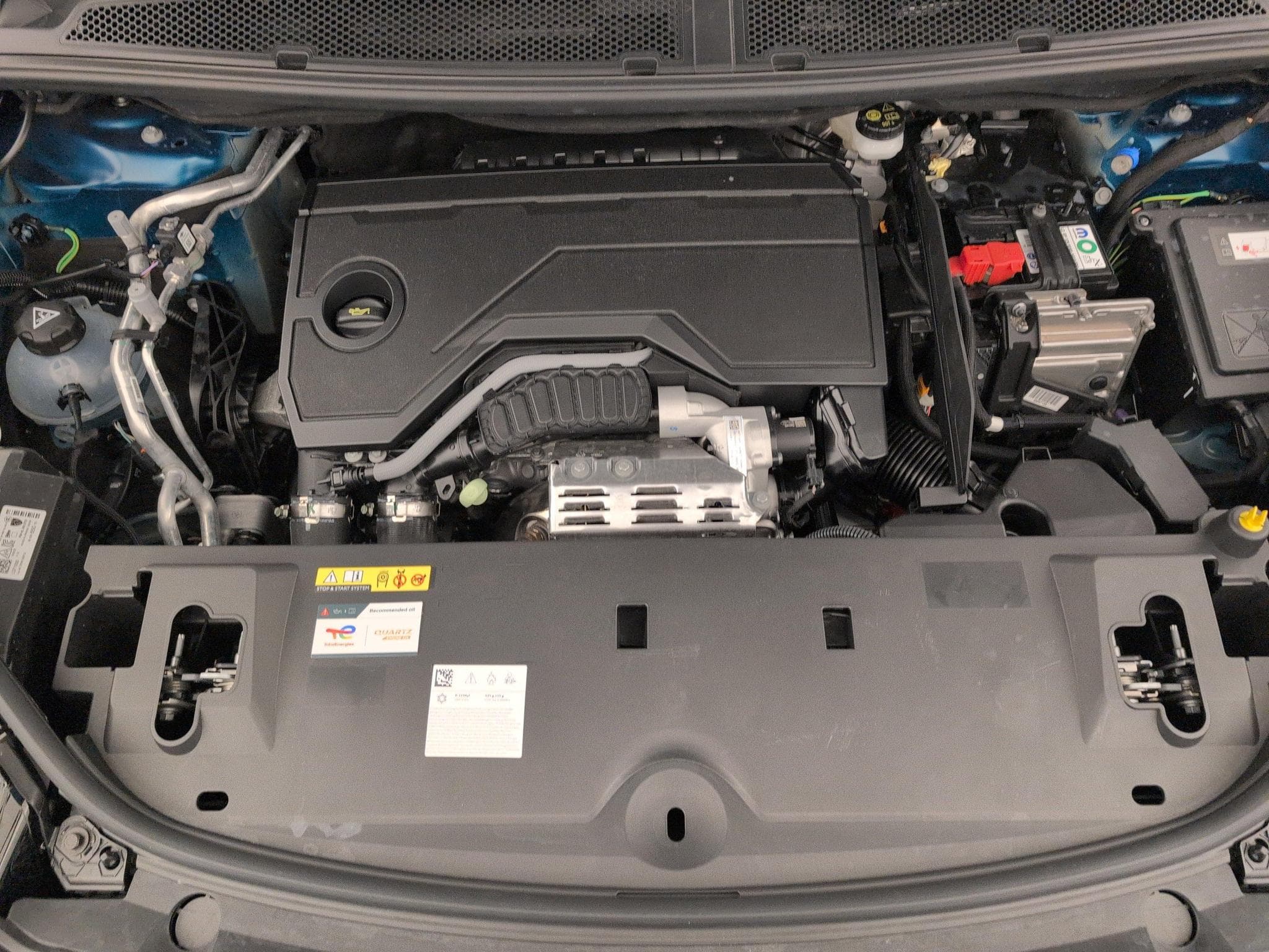 Peugeot 3008 Hybrid 145 e-DCS6 Allure (2025) - Photo 20