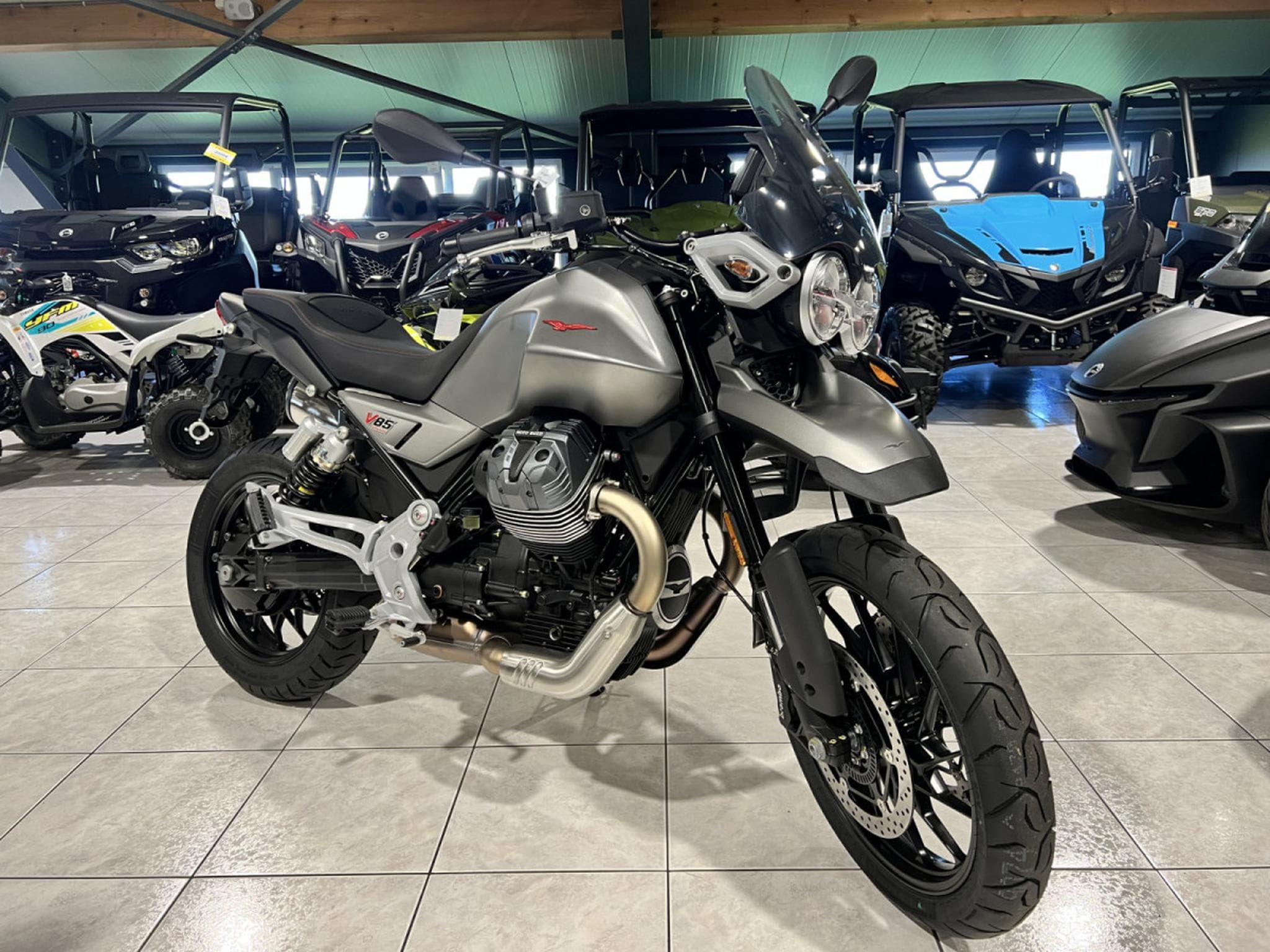 Moto Guzzi V85 TT Strada (2026) - Photo 7