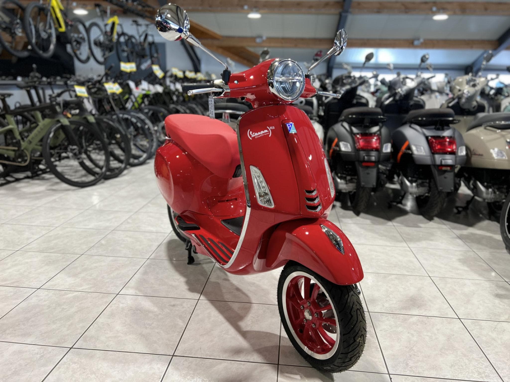 Vespa Elettrica 70 Km/h Red (2026) - Photo 6