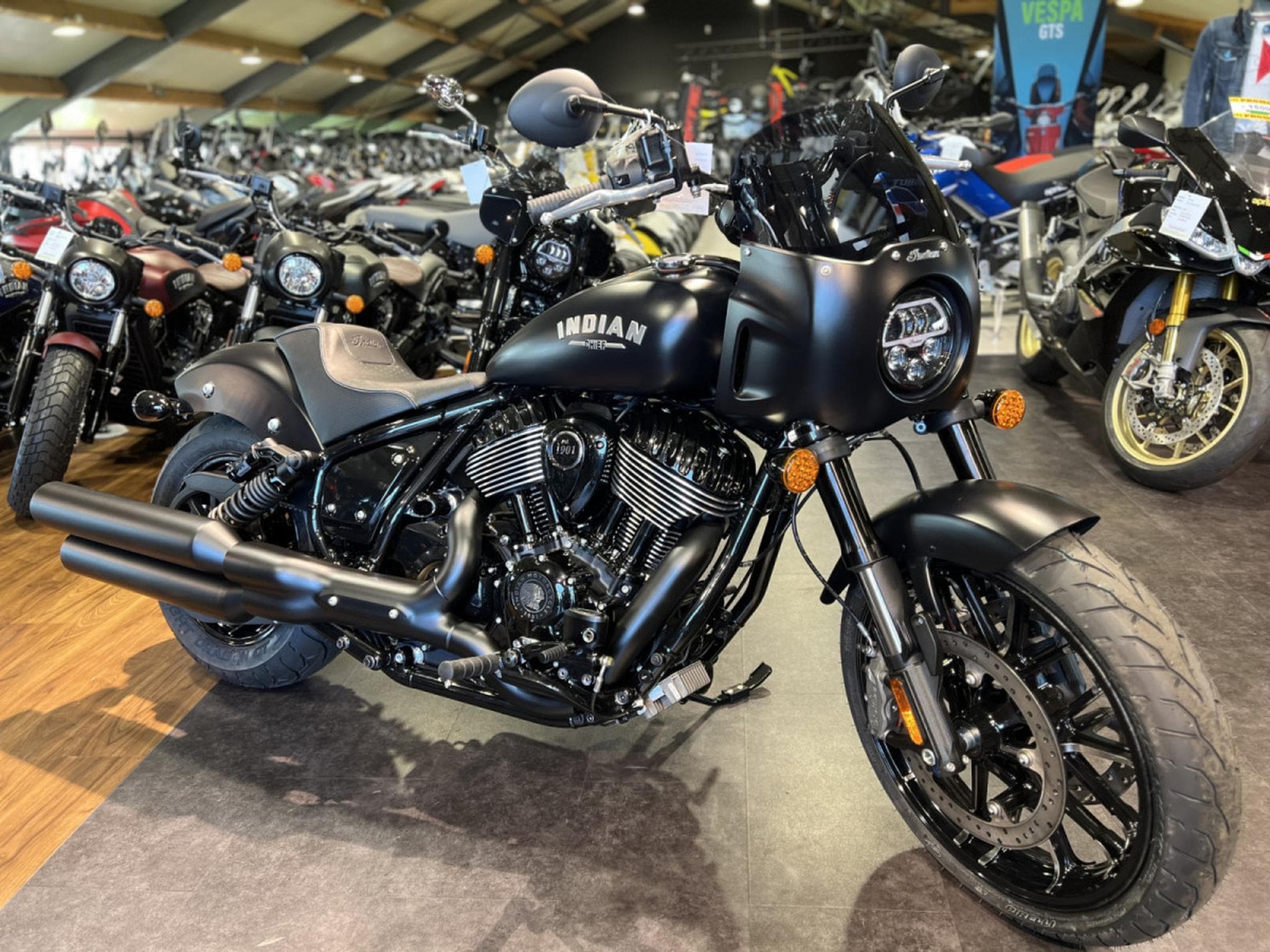 Indian Sport Chief 1900 Black Smoke (2026) - Foto 6