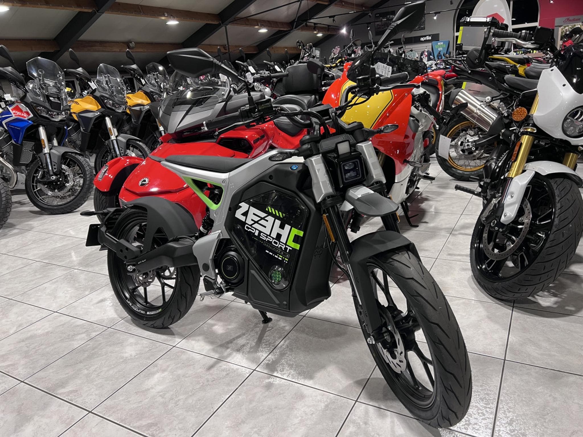 Zeeho C!ty Sport 3500 W ROAD autonomie 74 km homologuée 45 Km/h. (2026) - Photo 7