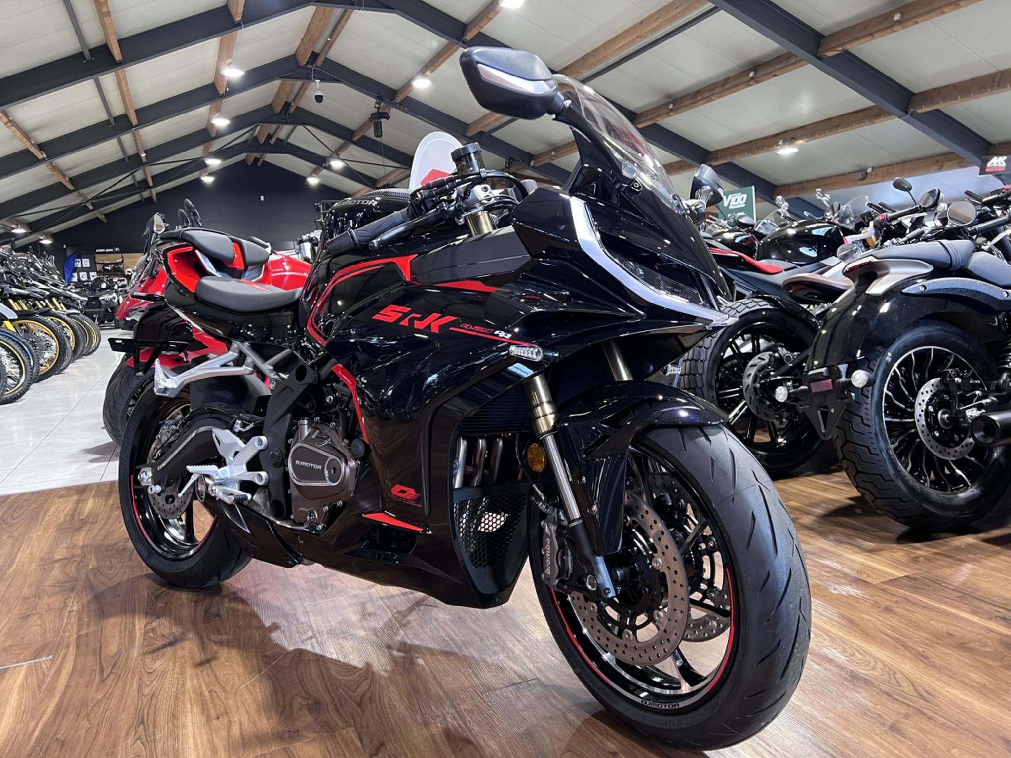 QJmotor SRK 421 RR RR (2026) - Photo 7