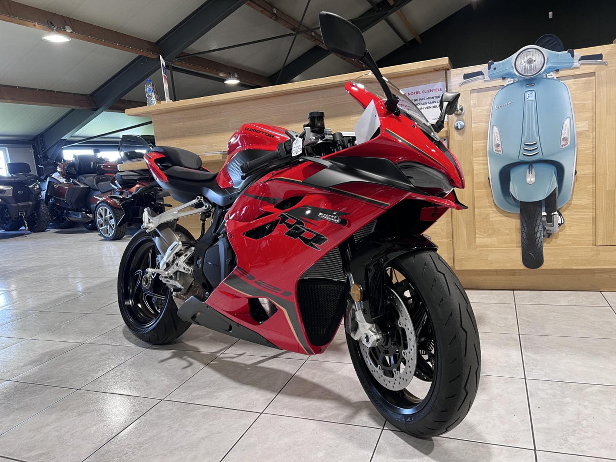 QJmotor SRK 921 RR (2026) - Photo 8