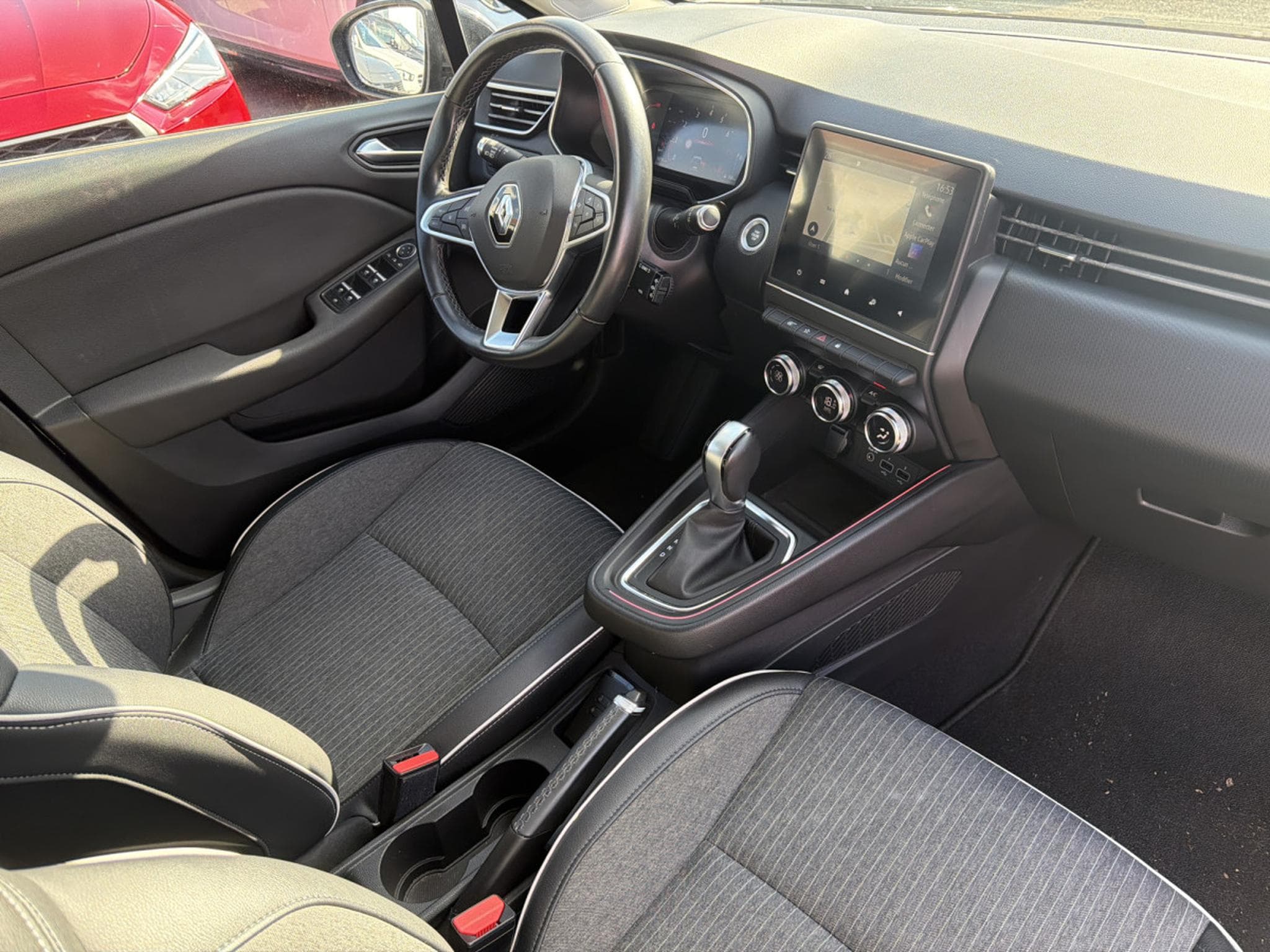 Renault Clio V 1.3 TCE AUTO 130CV INTENS (2020) - Photo 12