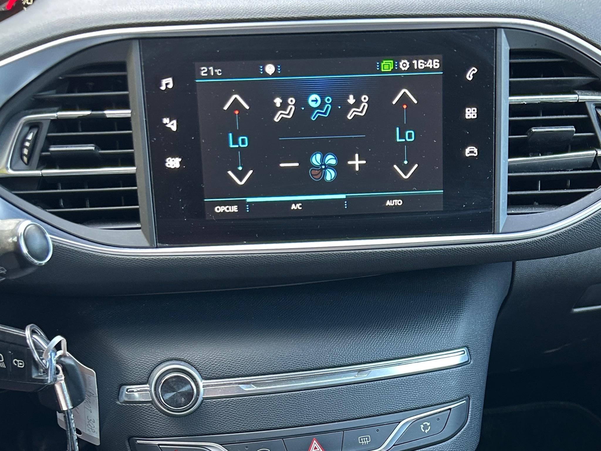 Peugeot 308 (2018) - Photo 3