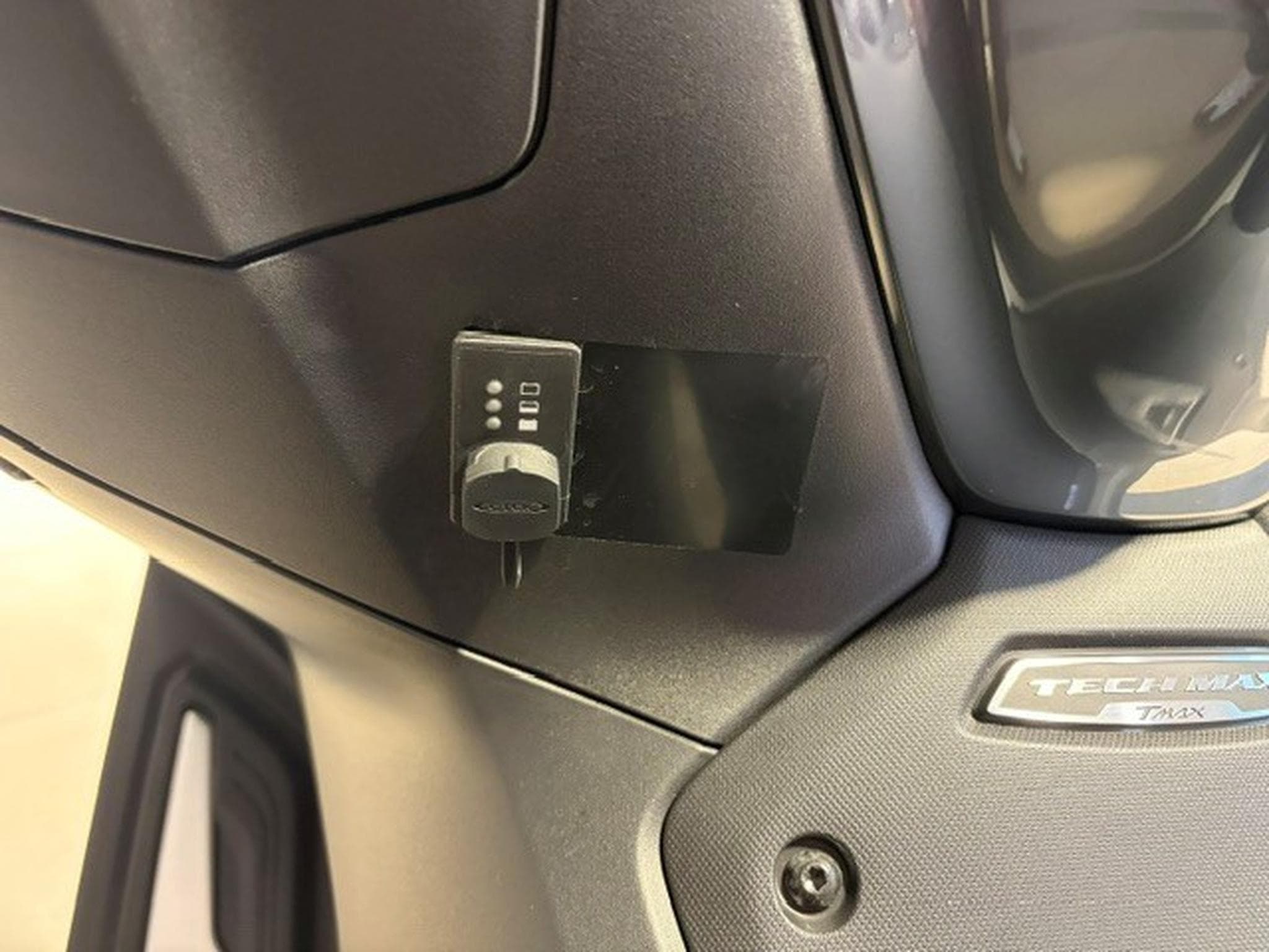 Yamaha T-Max Tech Max (2024) - Photo 15