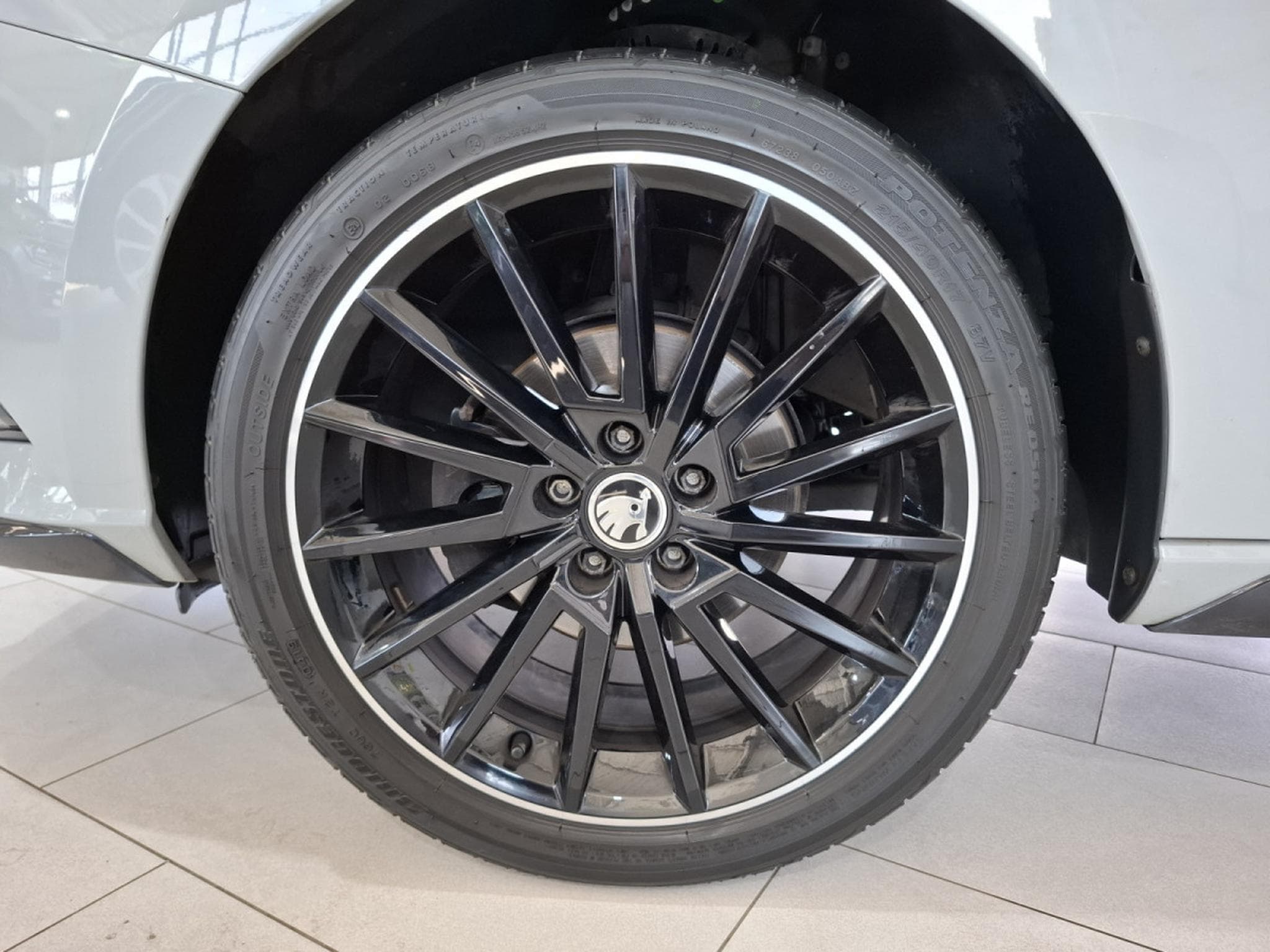 Skoda Fabia 1.0 TSI MONTE CARLO, LED, CAMERA, PANORAMIQUE, ALU 17'',NAV (2019) - Foto 21