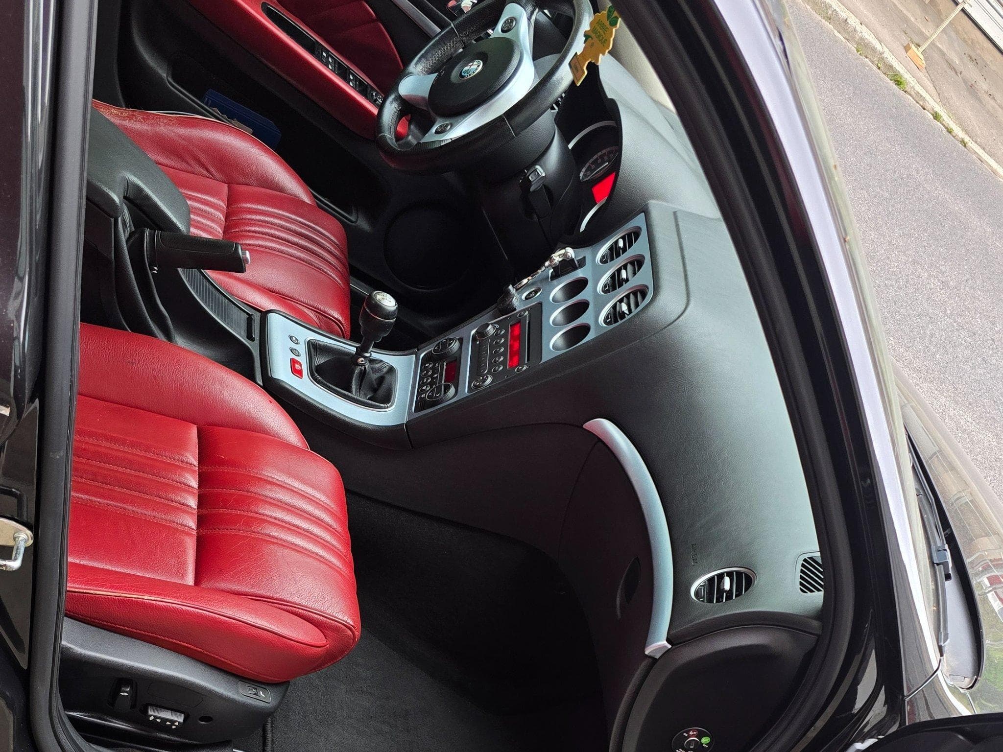 Alfa-Romeo 159 2.4 JTDm Giugiaro (2007) - Photo 3