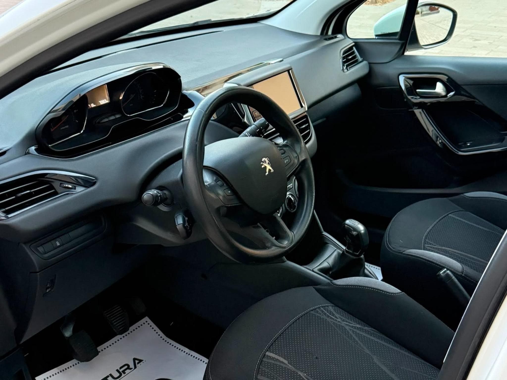 Peugeot 208 208 82ch (2013) - Photo 3