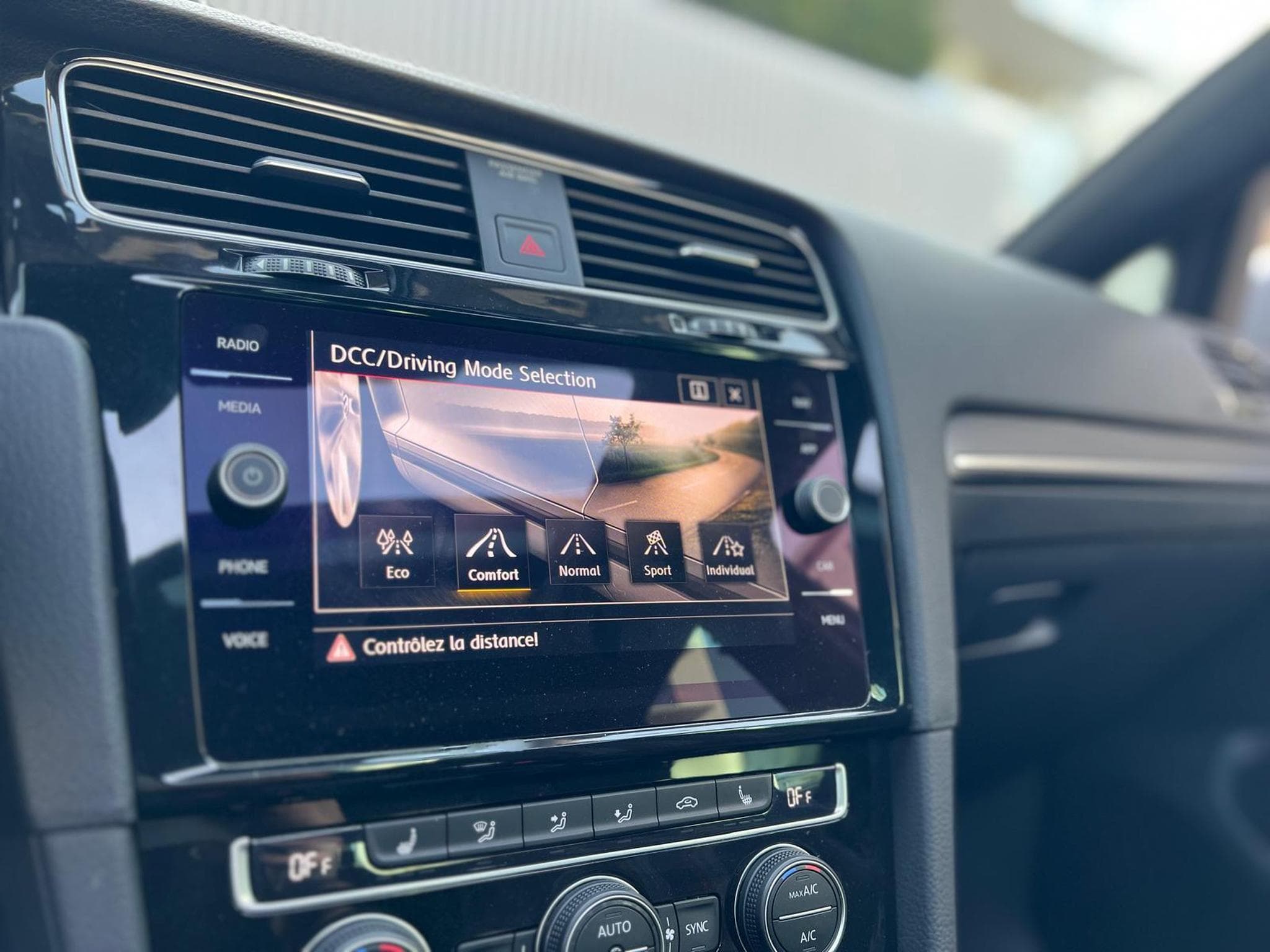 VW Golf VII GTI PERFORMANCE / AUTOMATIQUE / TOIT OUVRANT / (2019) - Photo 21