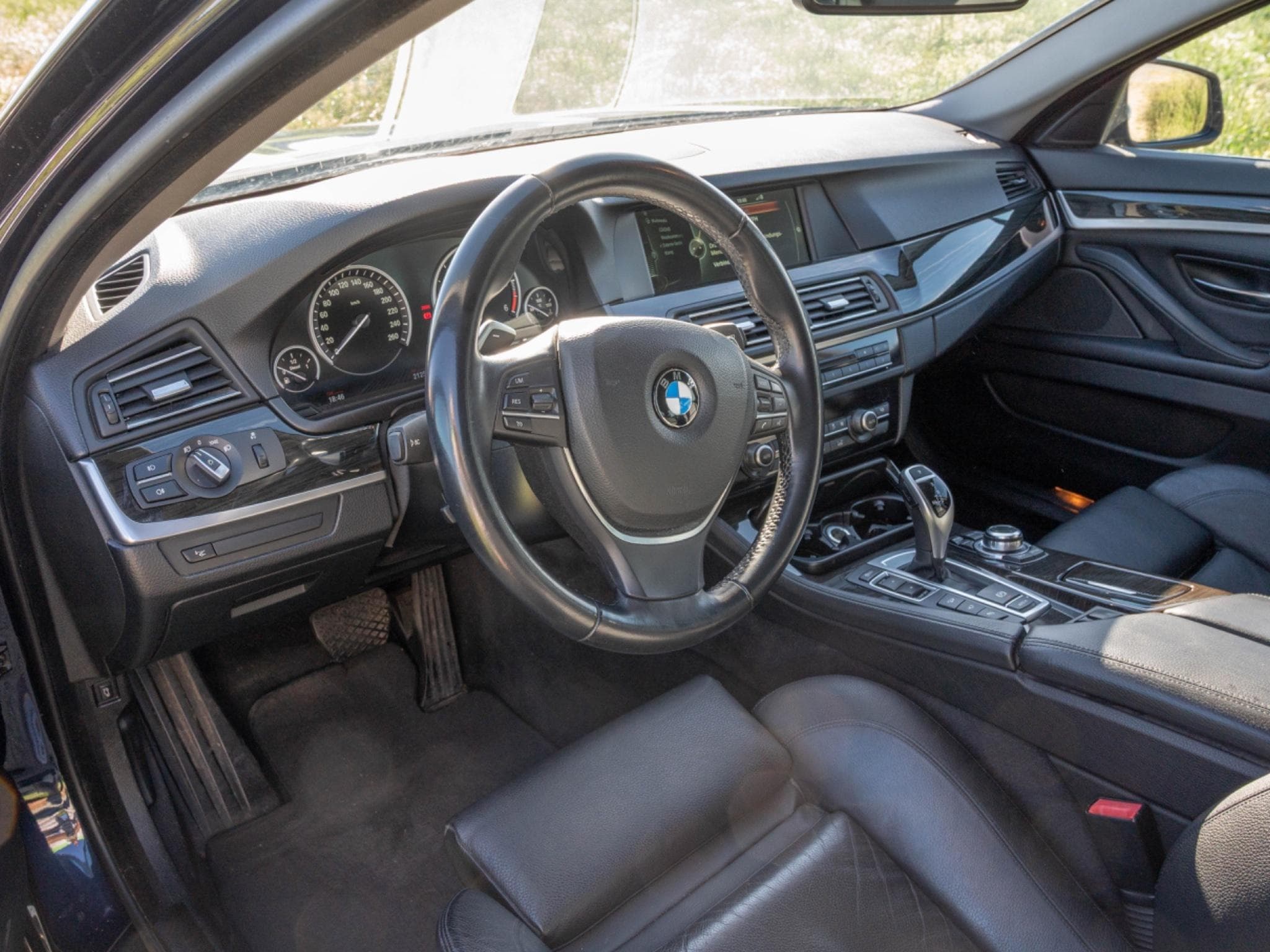 BMW 530 (2012) - Photo 3
