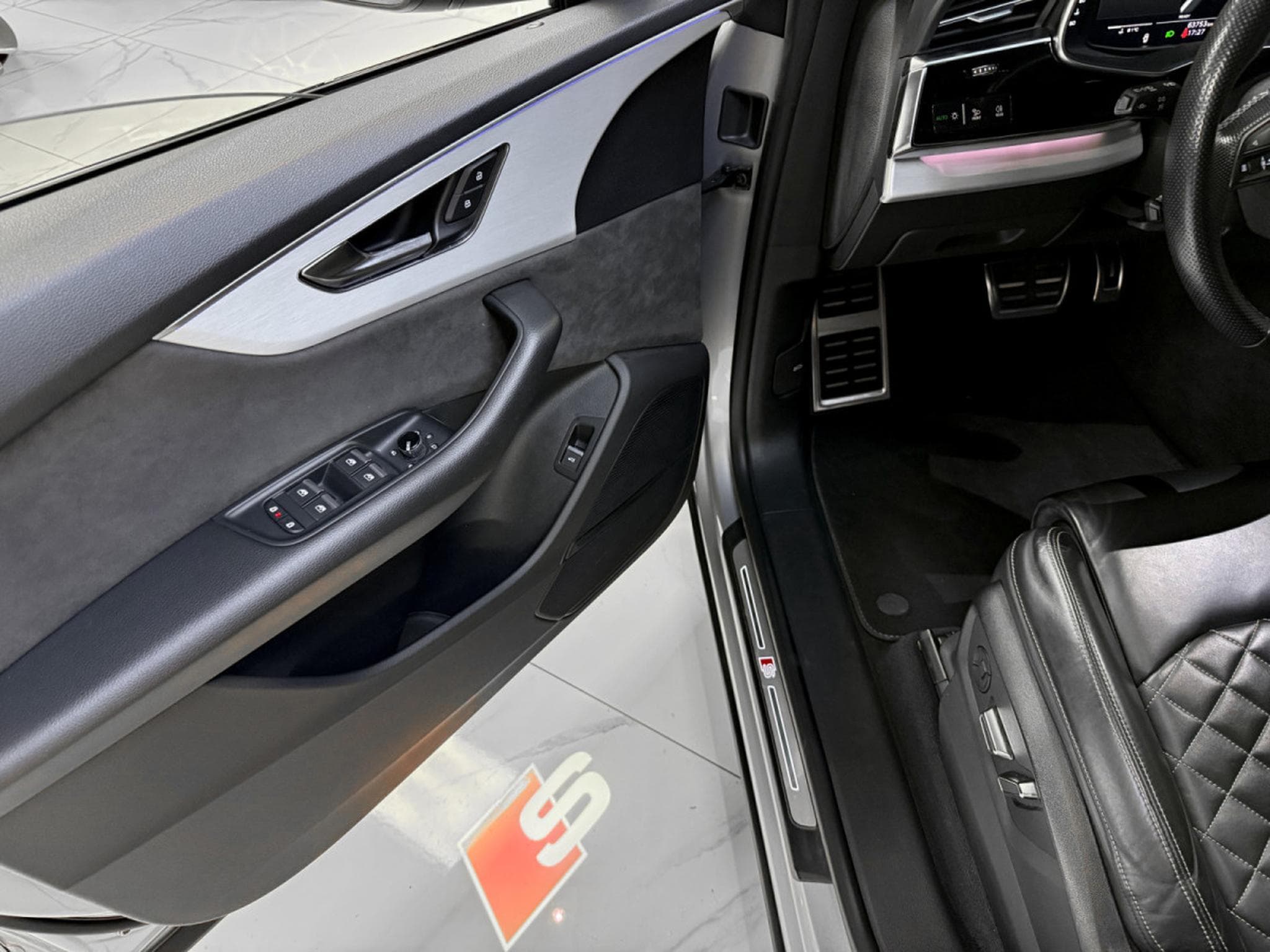 Audi SQ8 4.0 TFSI / REAR-AXLE / B&O / PANO / HEAD-UP / (2021) - Foto 15