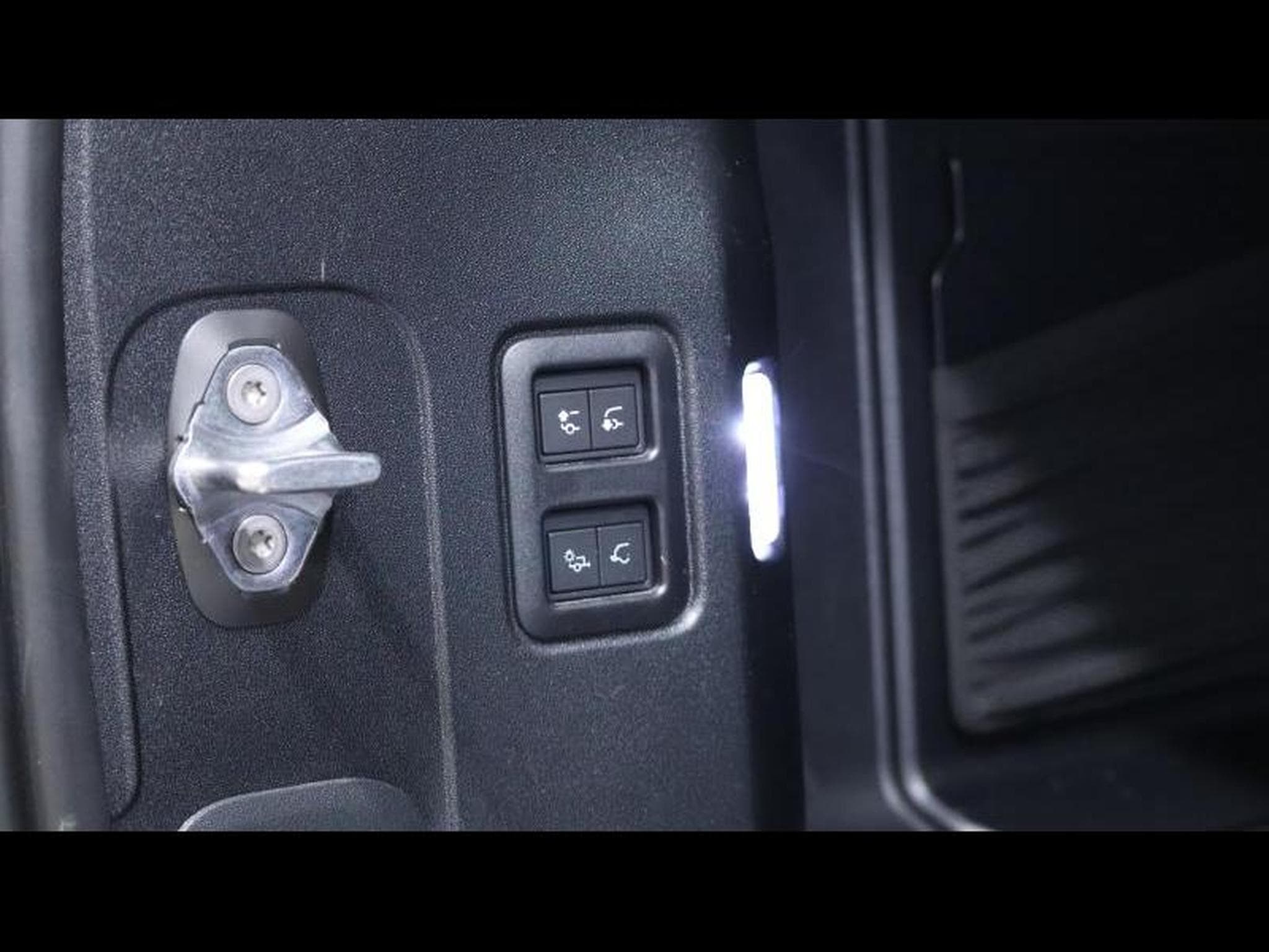 Land-Rover Defender D250 XS Edition Auto (2023) - Photo 33
