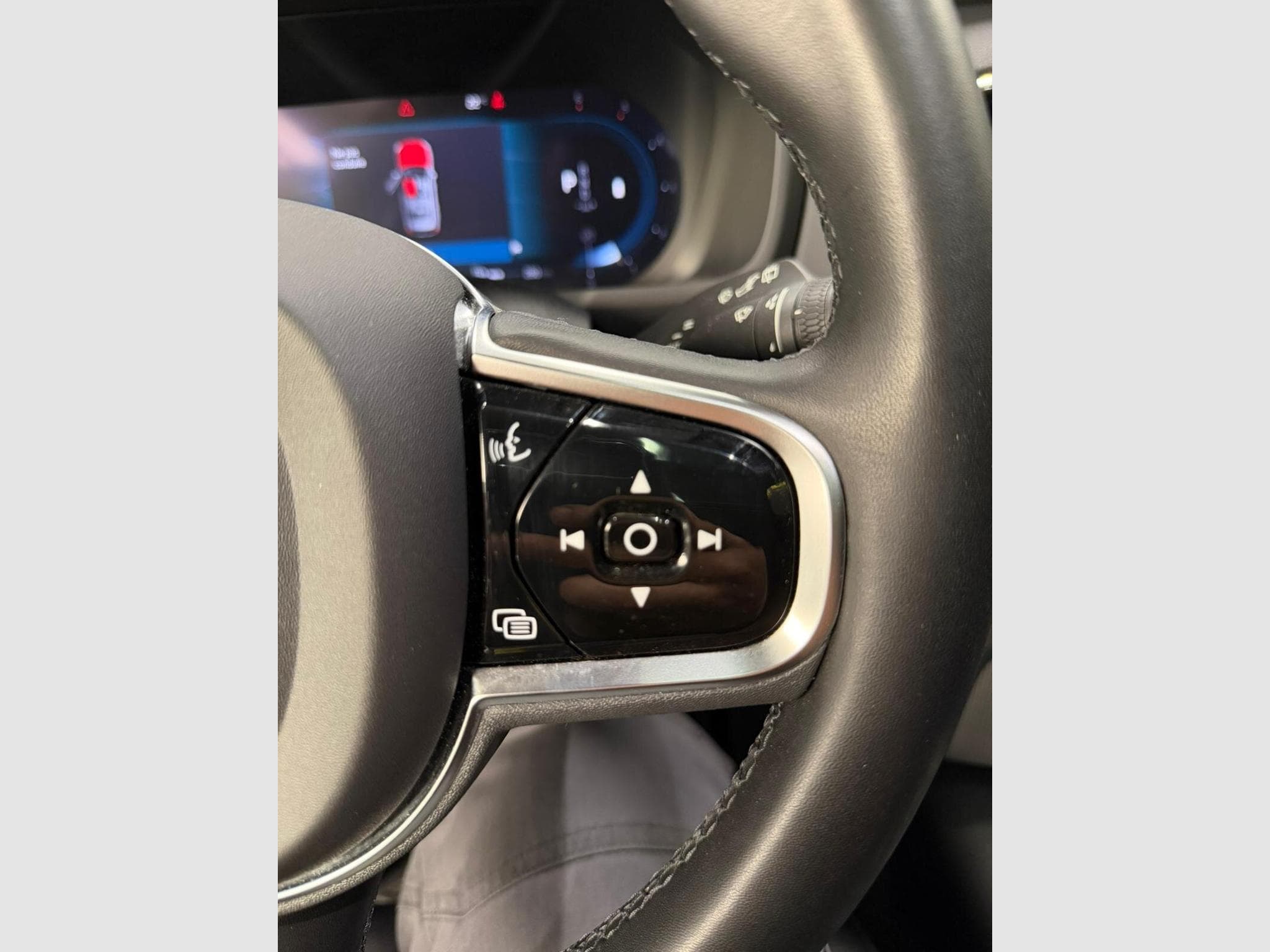 Volvo XC90 SUV (2023) - Photo 15