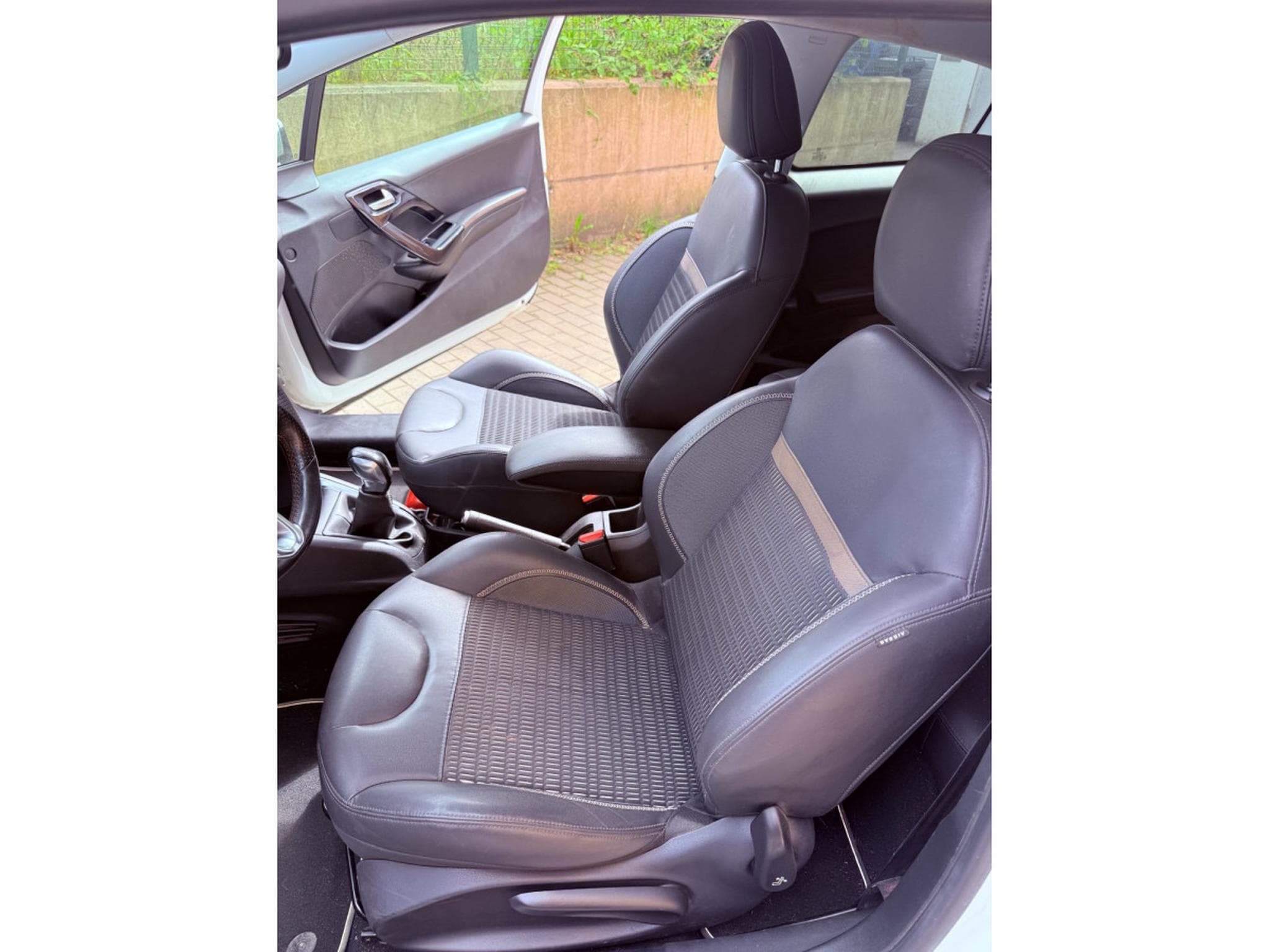 Peugeot 208 1.6 16v Allure Pano Navi PDC (2014) - Photo 5