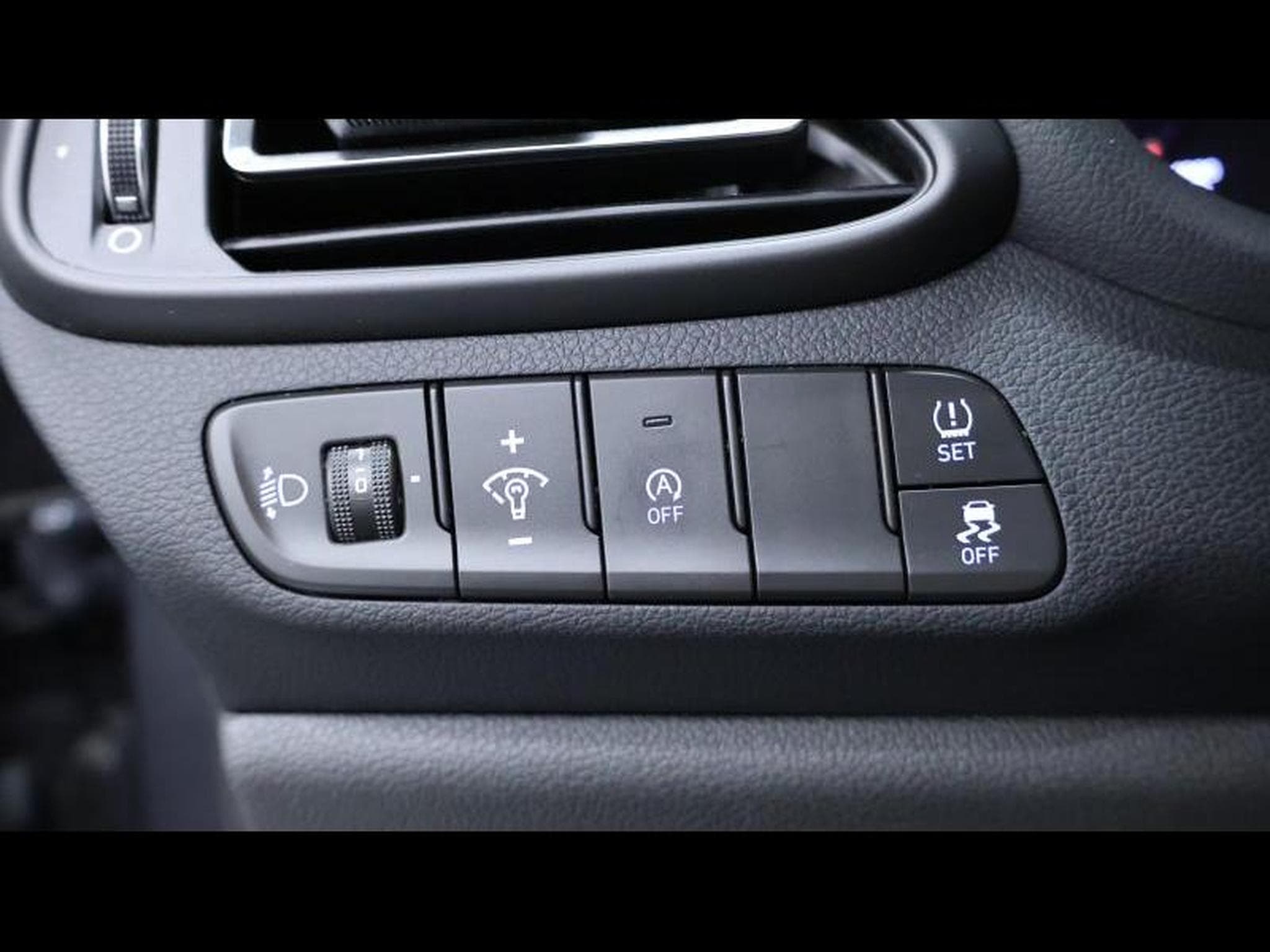 Hyundai i30 CW 1.5T-GDi 48V MHEV DCT7 (2021) - Photo 30