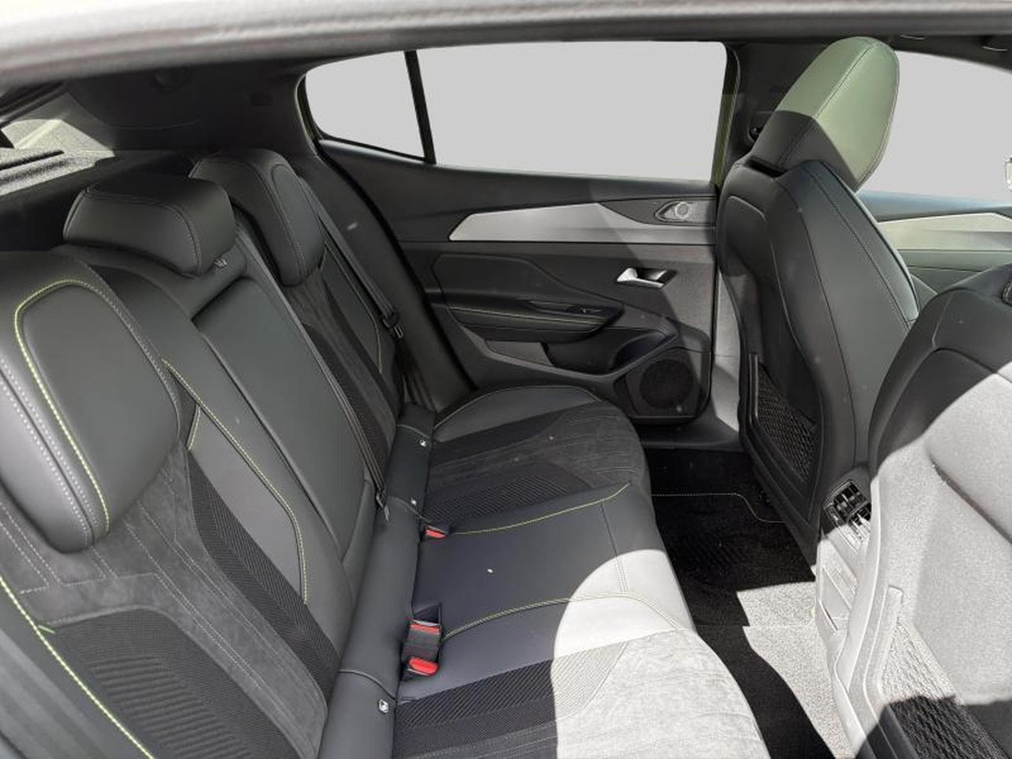 Peugeot 408 (2026) - Photo 2