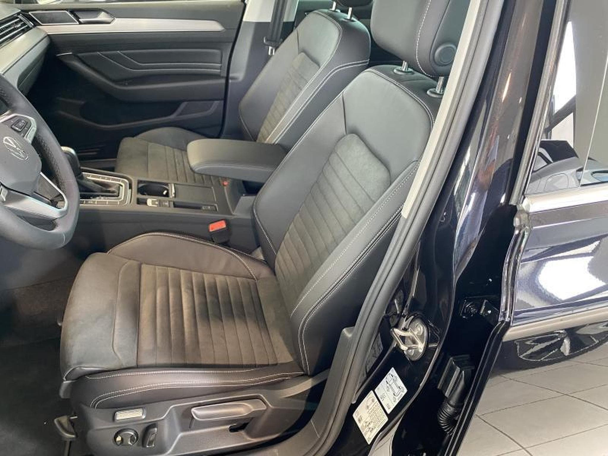 VW Passat Elegance, 2.0 TDI, 150 CV, DSG (2024) - Foto 5