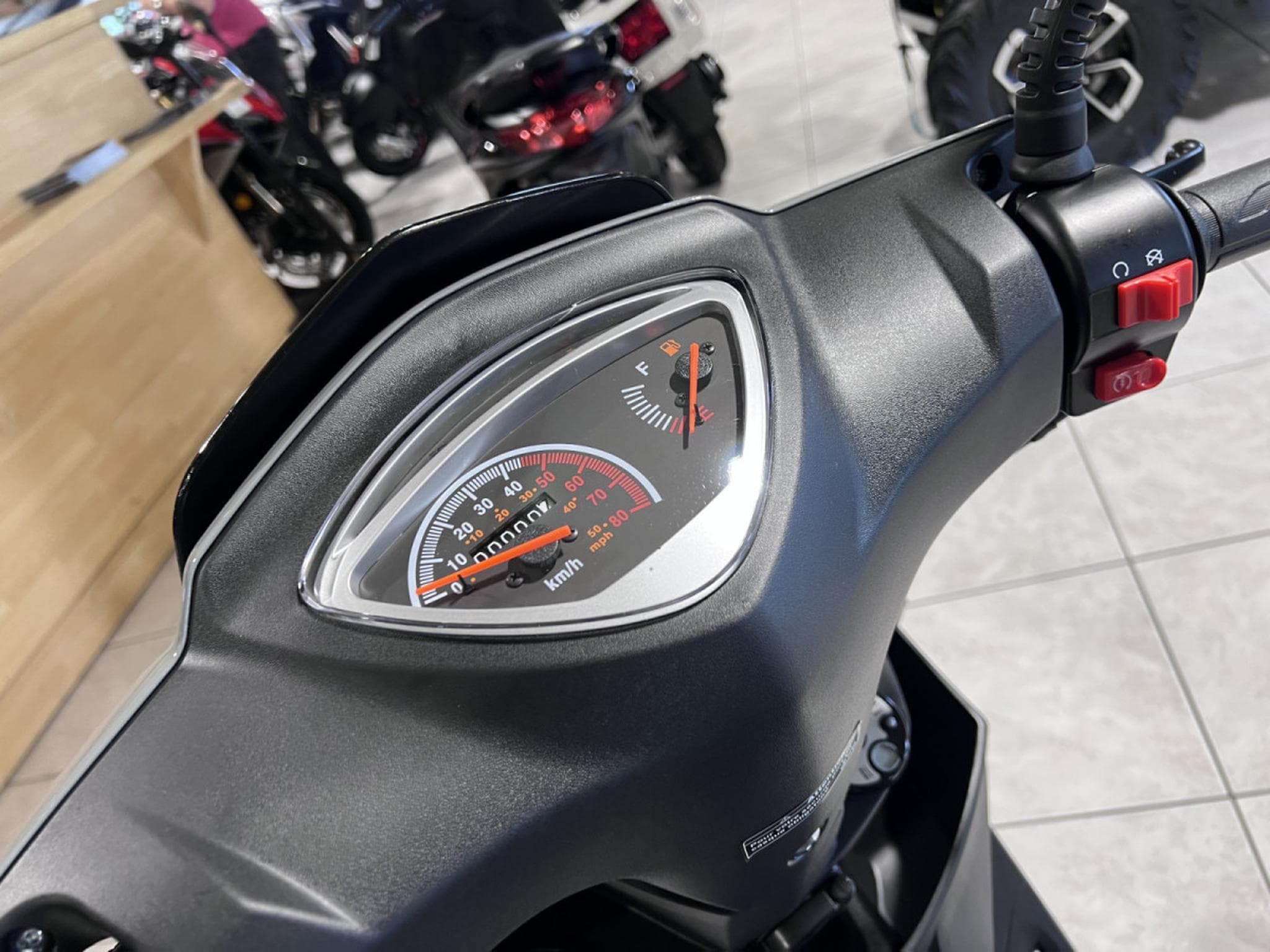 TNT Motor Dixon 10 CLASSE A 25 km/h (2024) - Photo 6